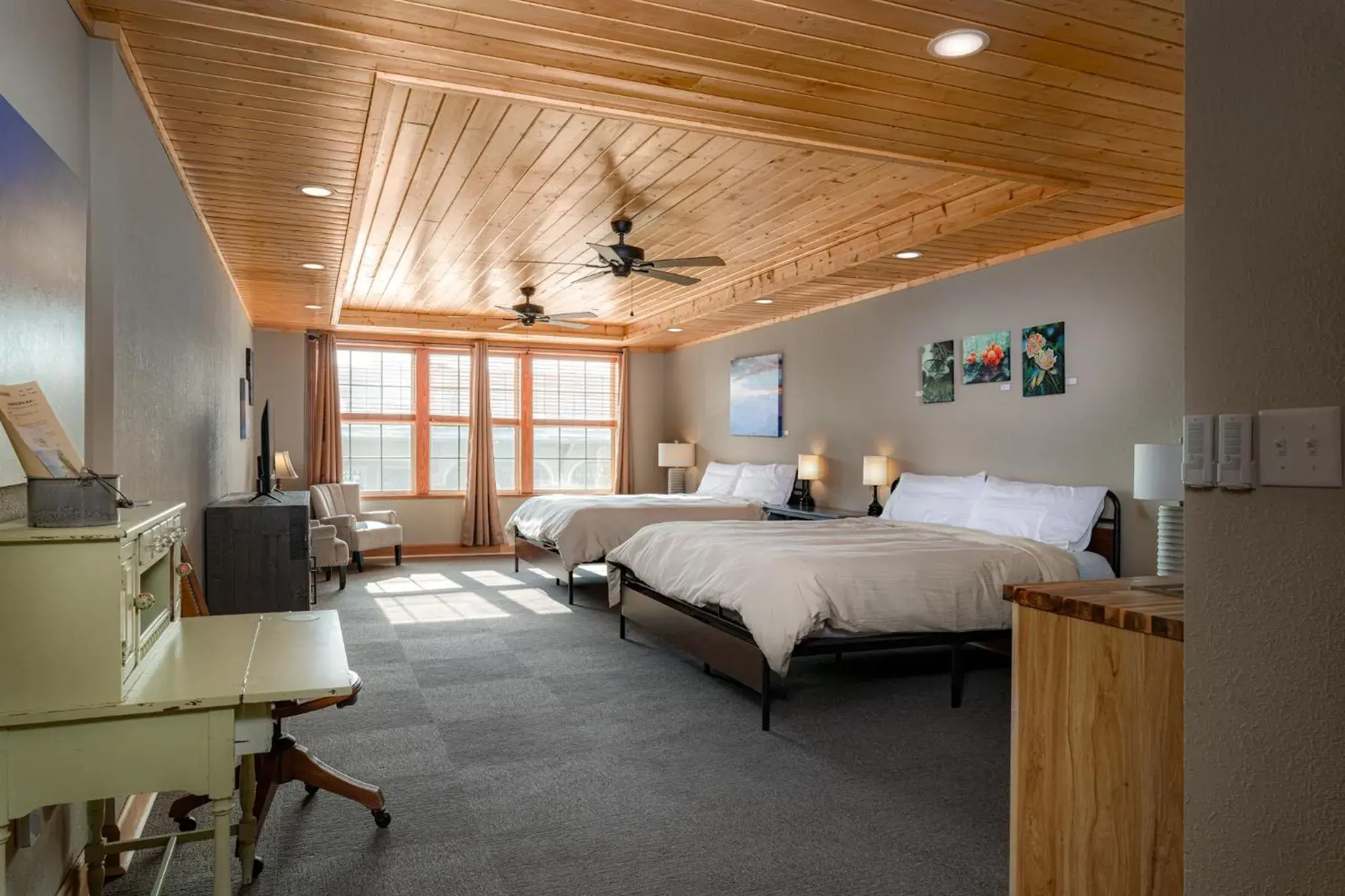 Double Room with Private Bathroom in The NuWray Hotel & Carriage House Double Room with Private Bathroom in The NuWray Hotel & Carriage House