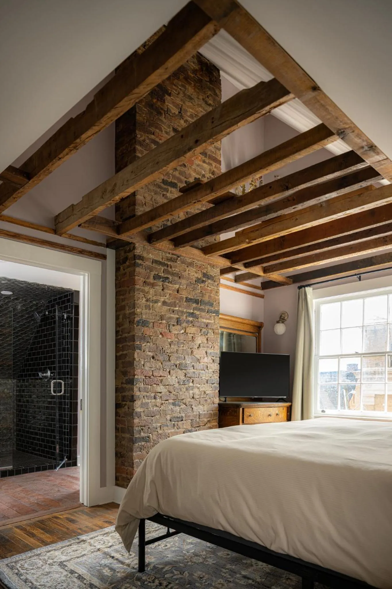 Bedroom, Bed in The NuWray Hotel & Carriage House