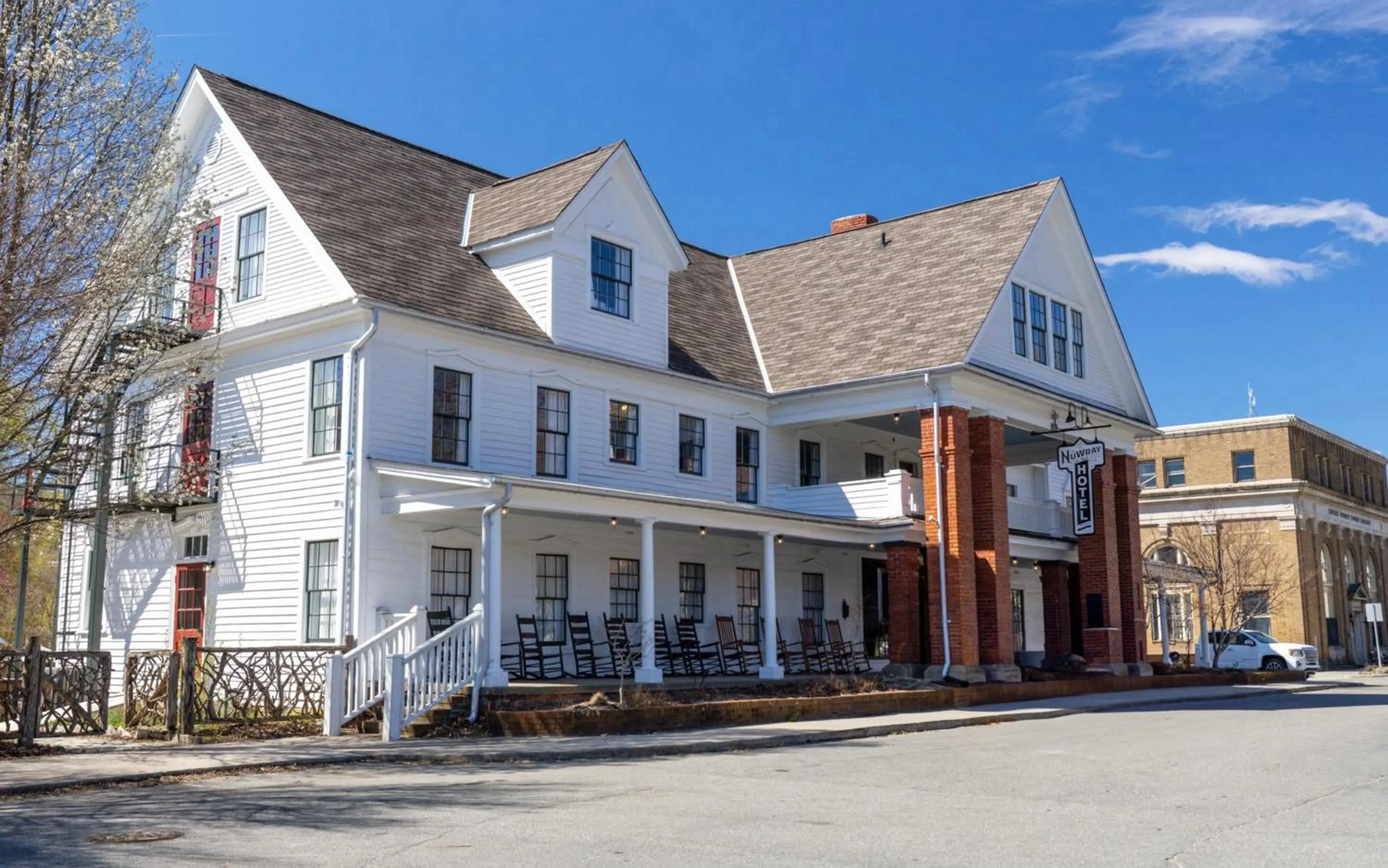 Property building in The NuWray Hotel & Carriage House
