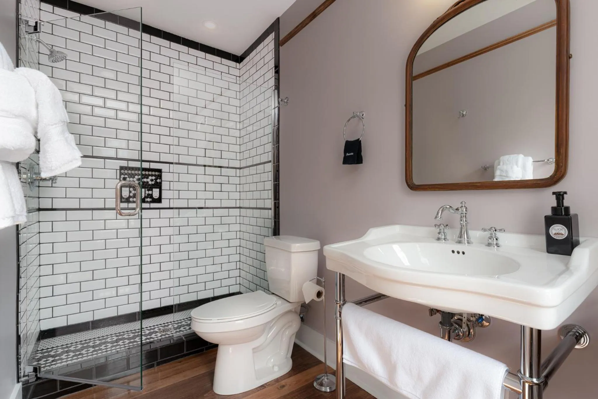 Bathroom in The NuWray Hotel & Carriage House
