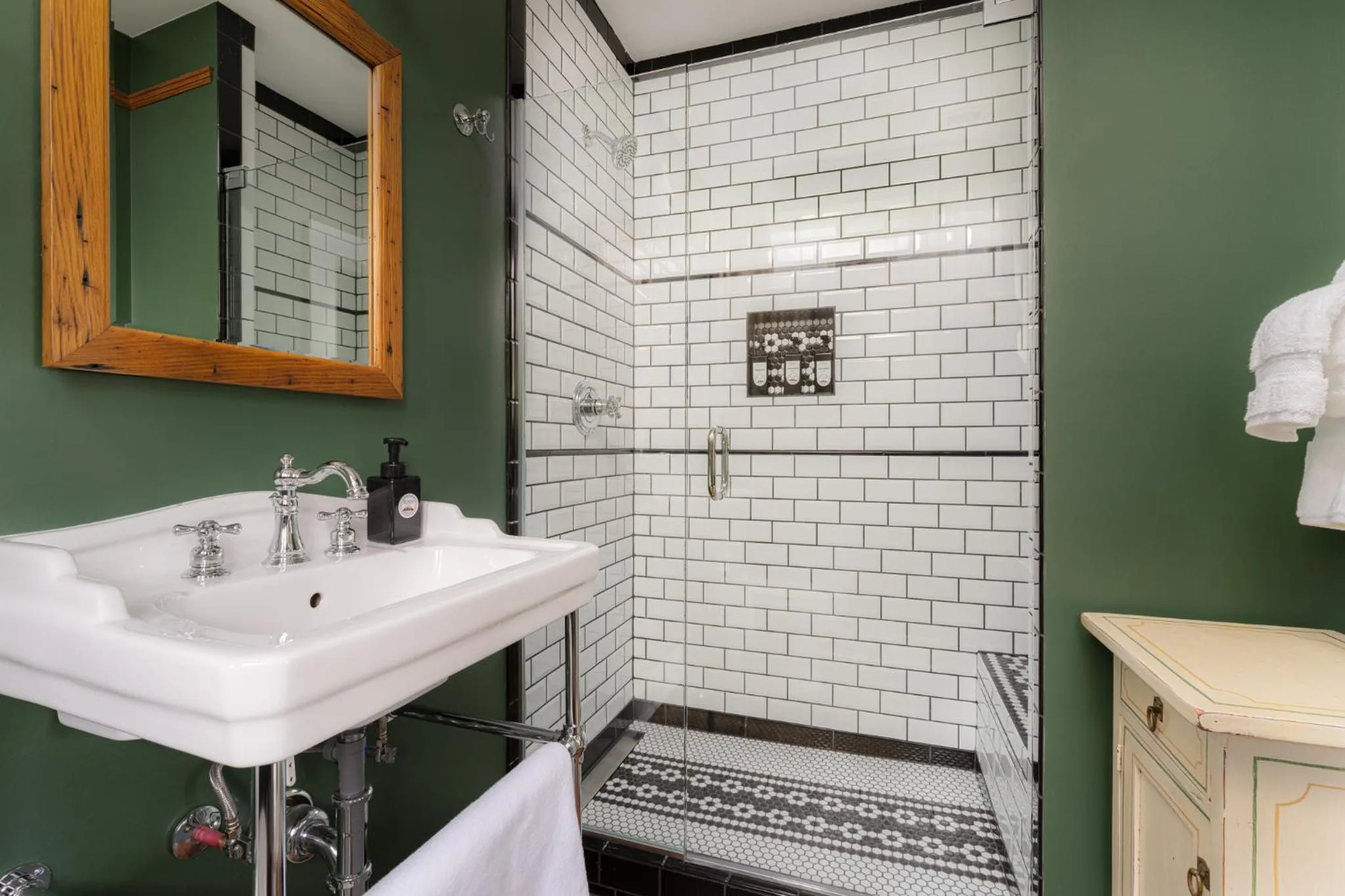 Bathroom in The NuWray Hotel & Carriage House