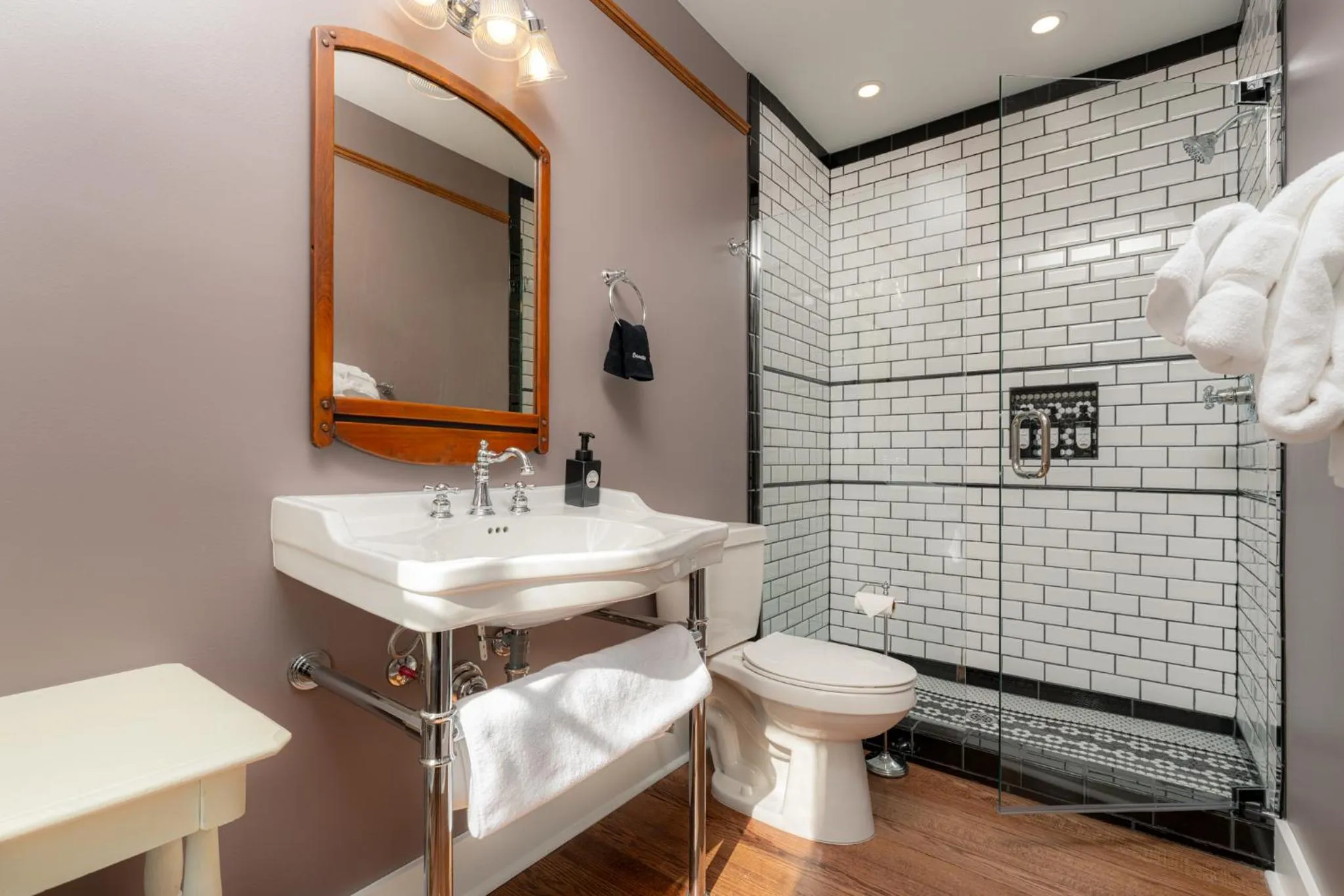 Bathroom in The NuWray Hotel & Carriage House