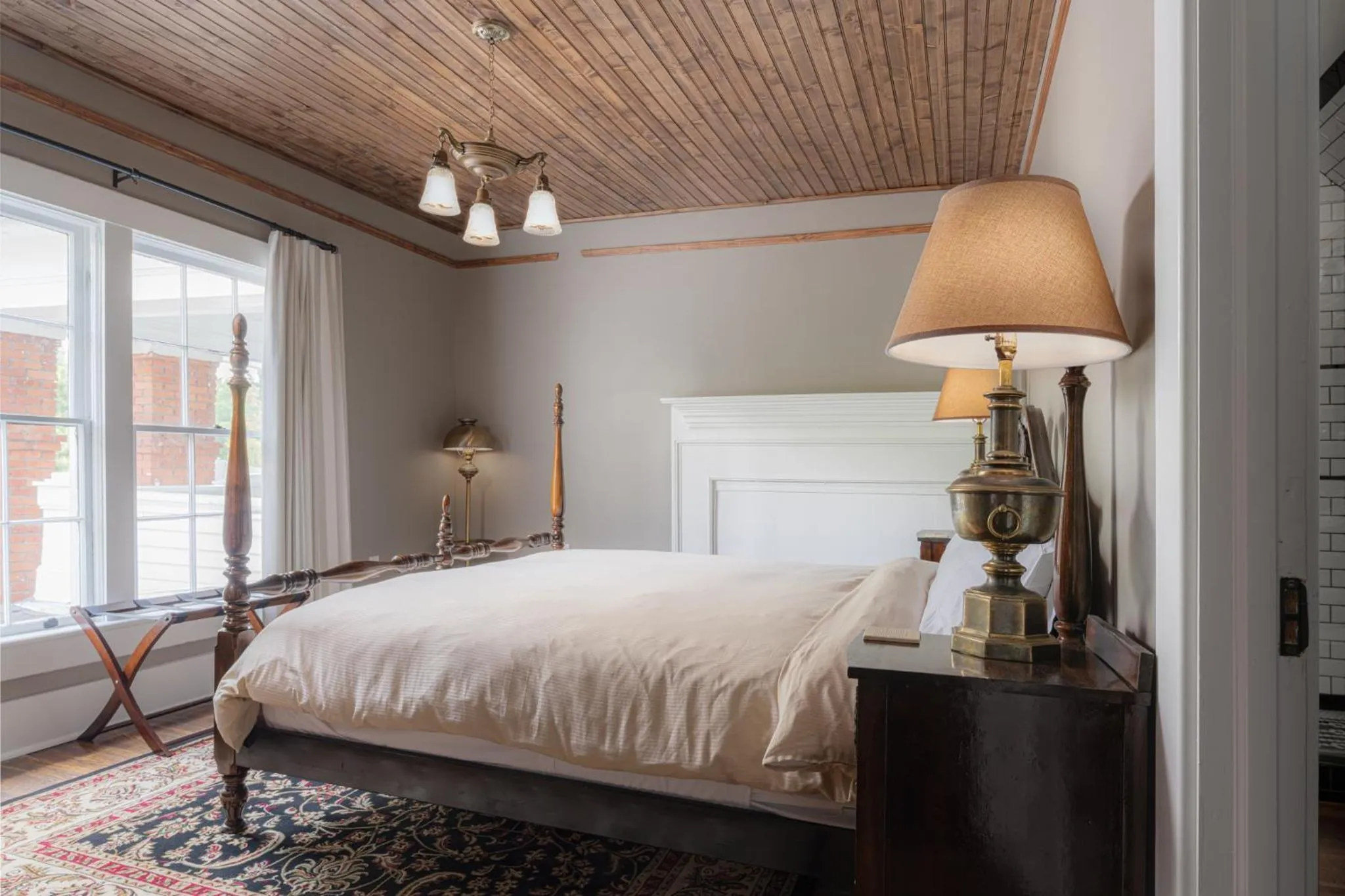 Bedroom, Bed in The NuWray Hotel & Carriage House