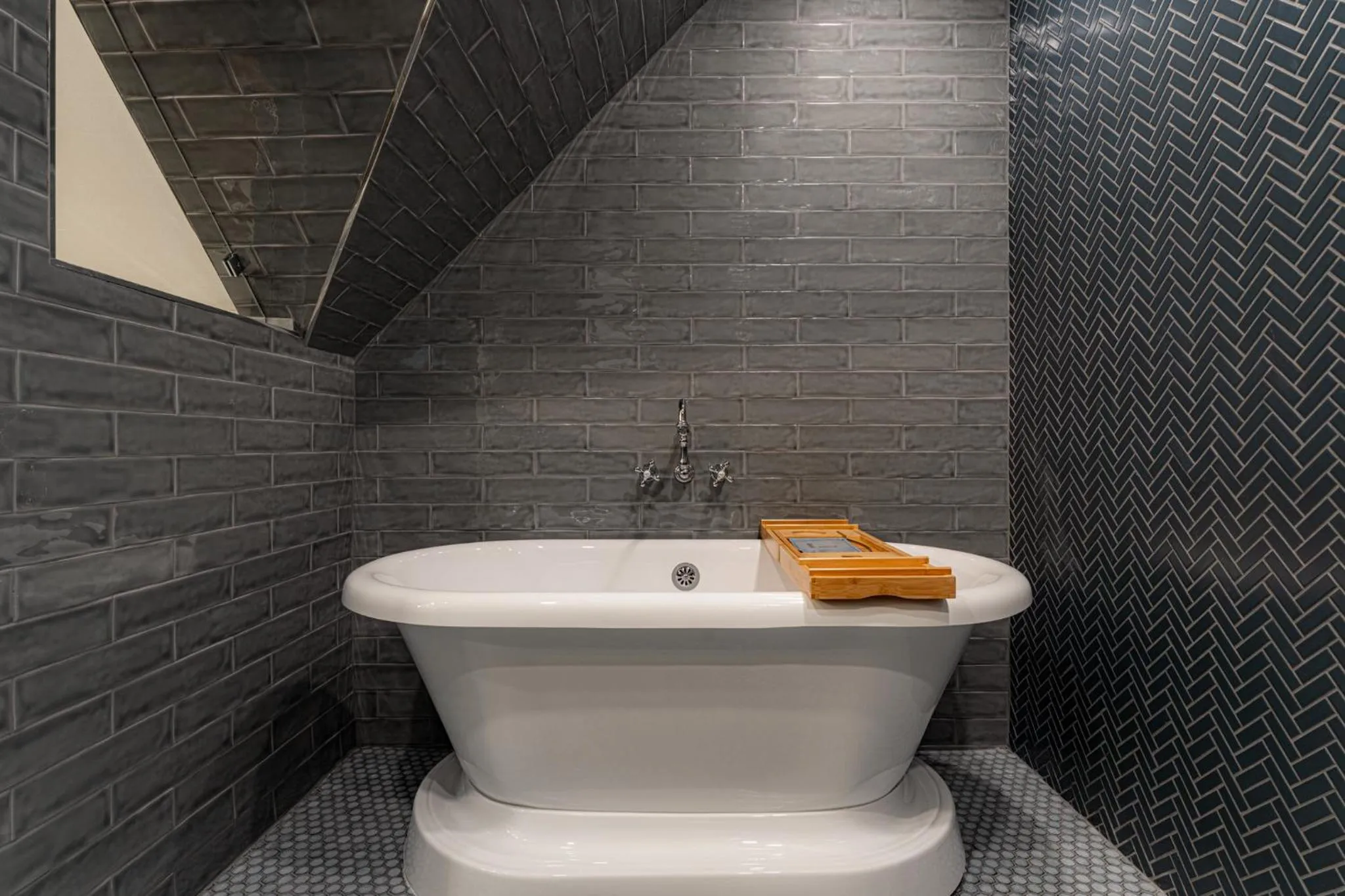 Bath in The NuWray Hotel & Carriage House