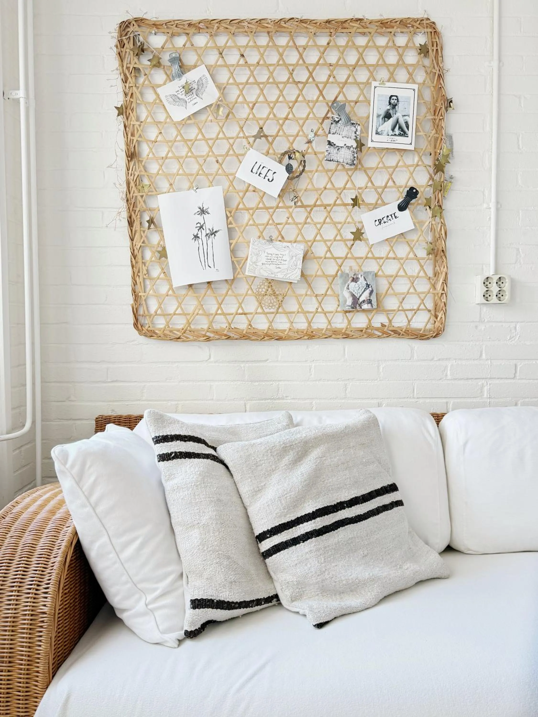Seating area, Bed in ELSK Cottage