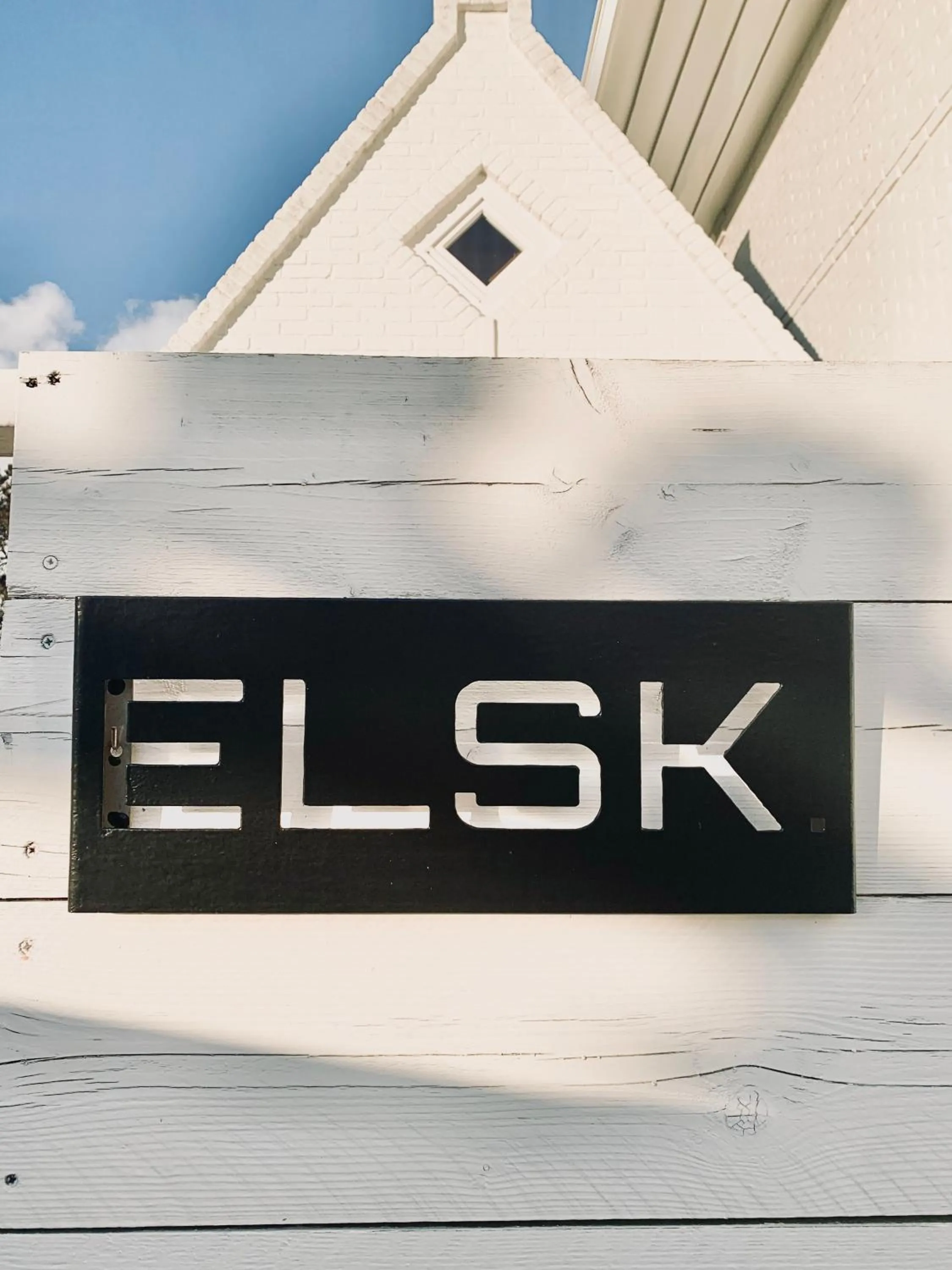 Logo/Certificate/Sign in ELSK Cottage