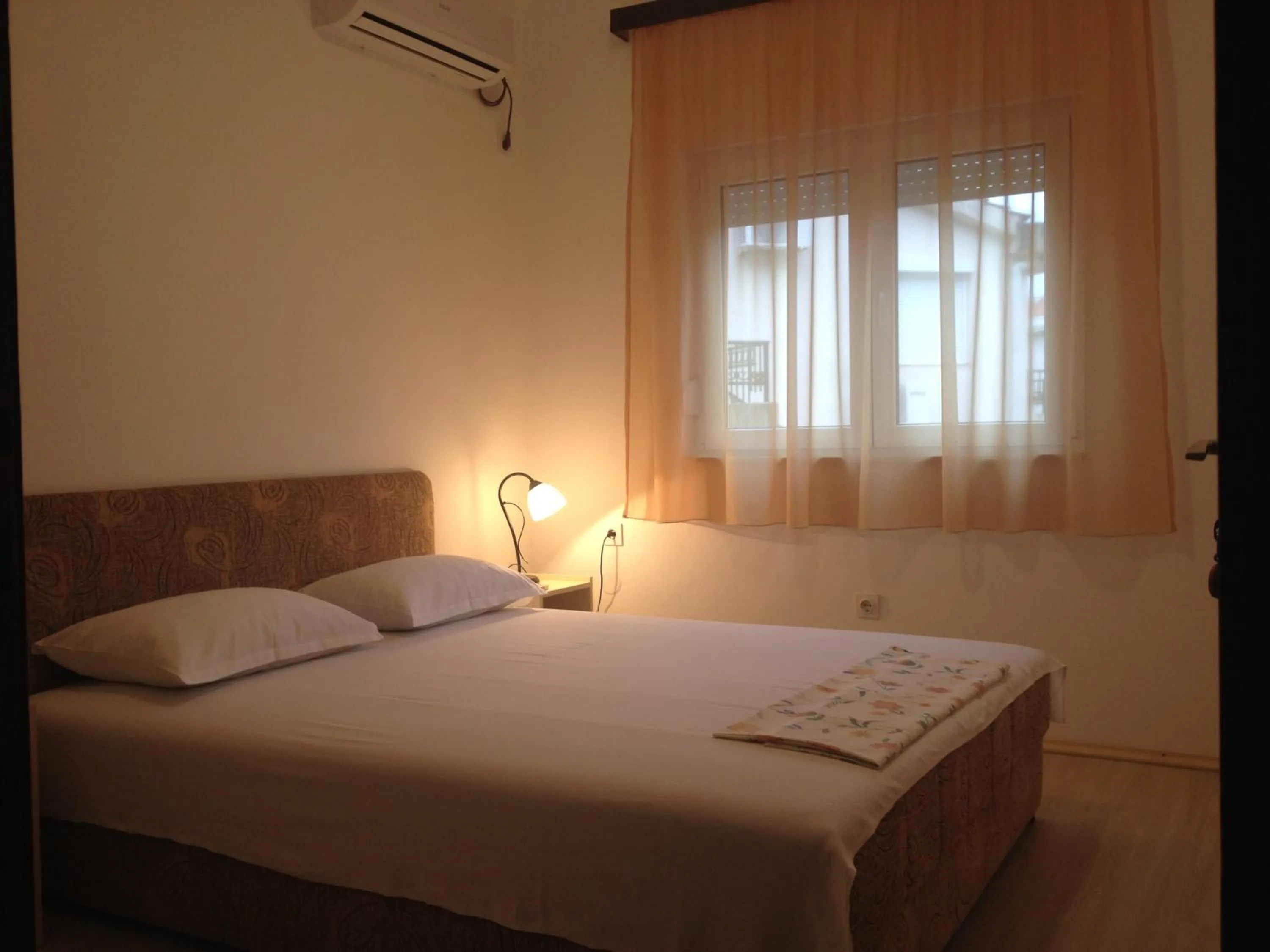 Bedroom, Bed in Apartments Kordic