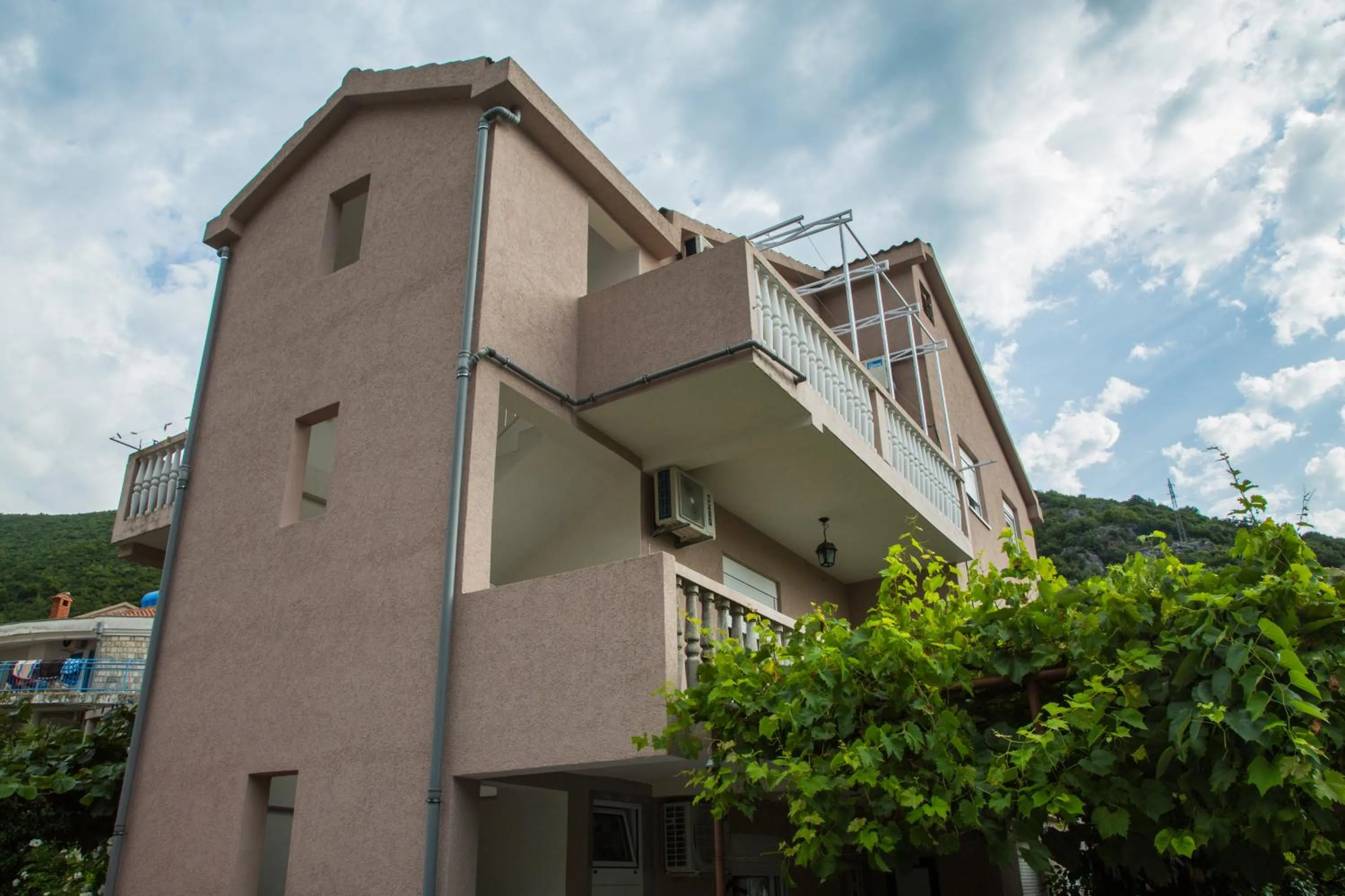 Facade/entrance in Apartments Kordic