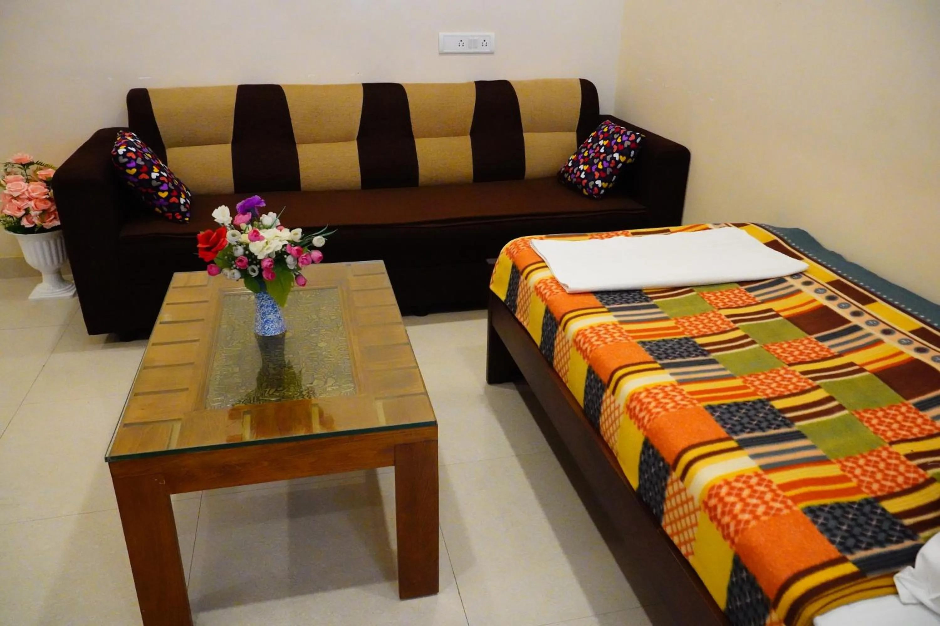 Bed in Vinayagam Residency