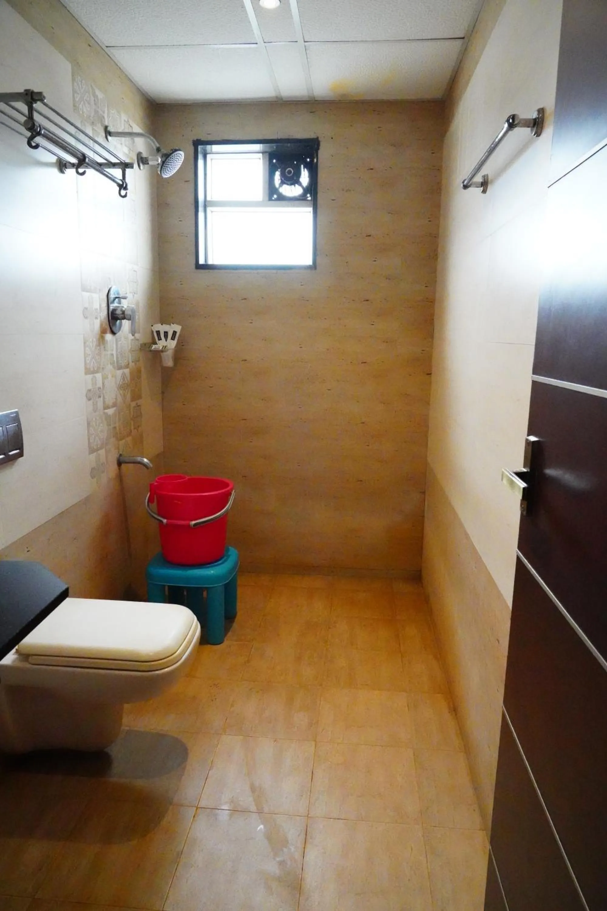 Shower in Vinayagam Residency