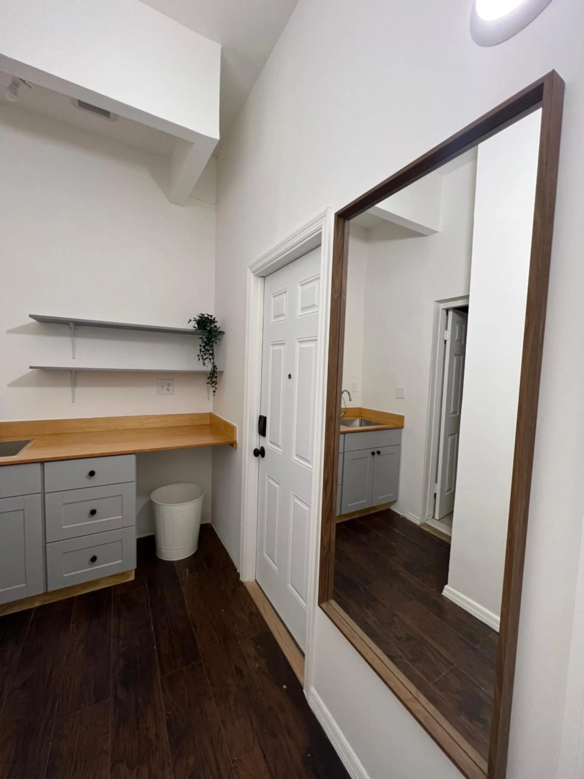 Kitchen or kitchenette in East Harlem Hostel