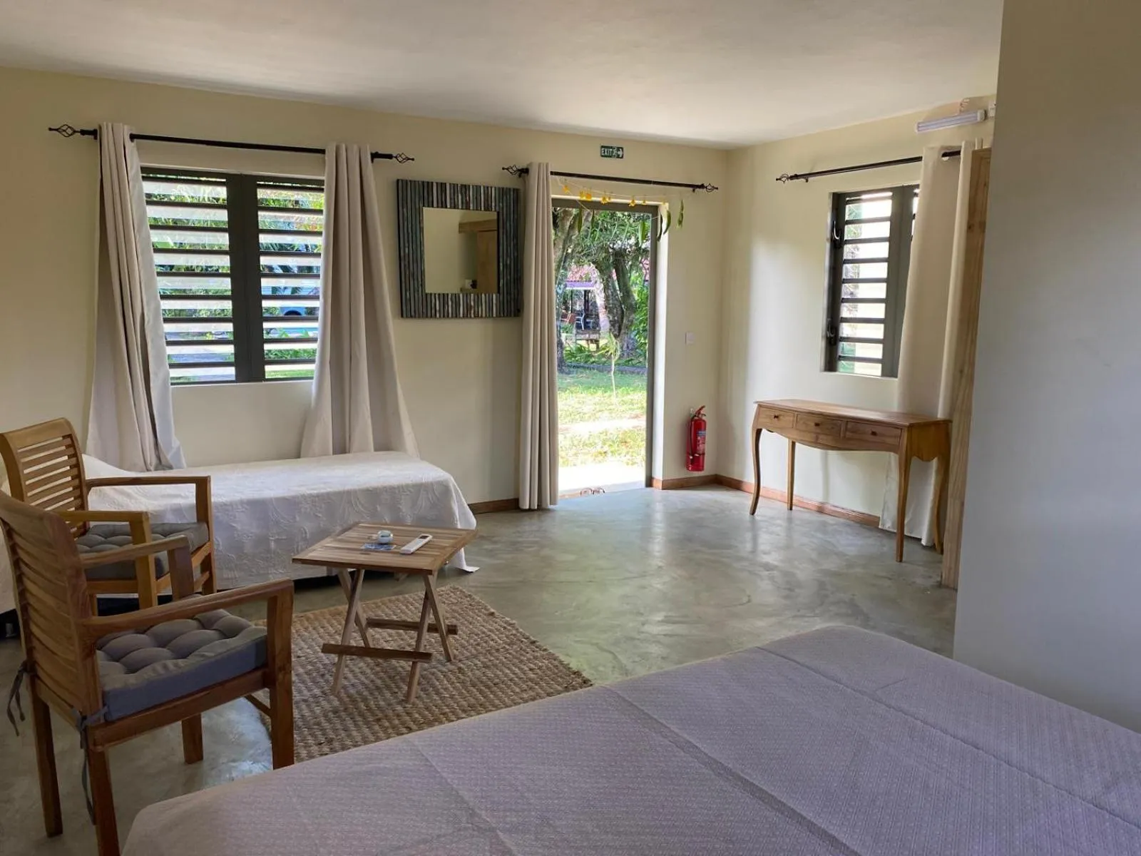 Facade/entrance, Bed in Le Jardin de Beau Vallon