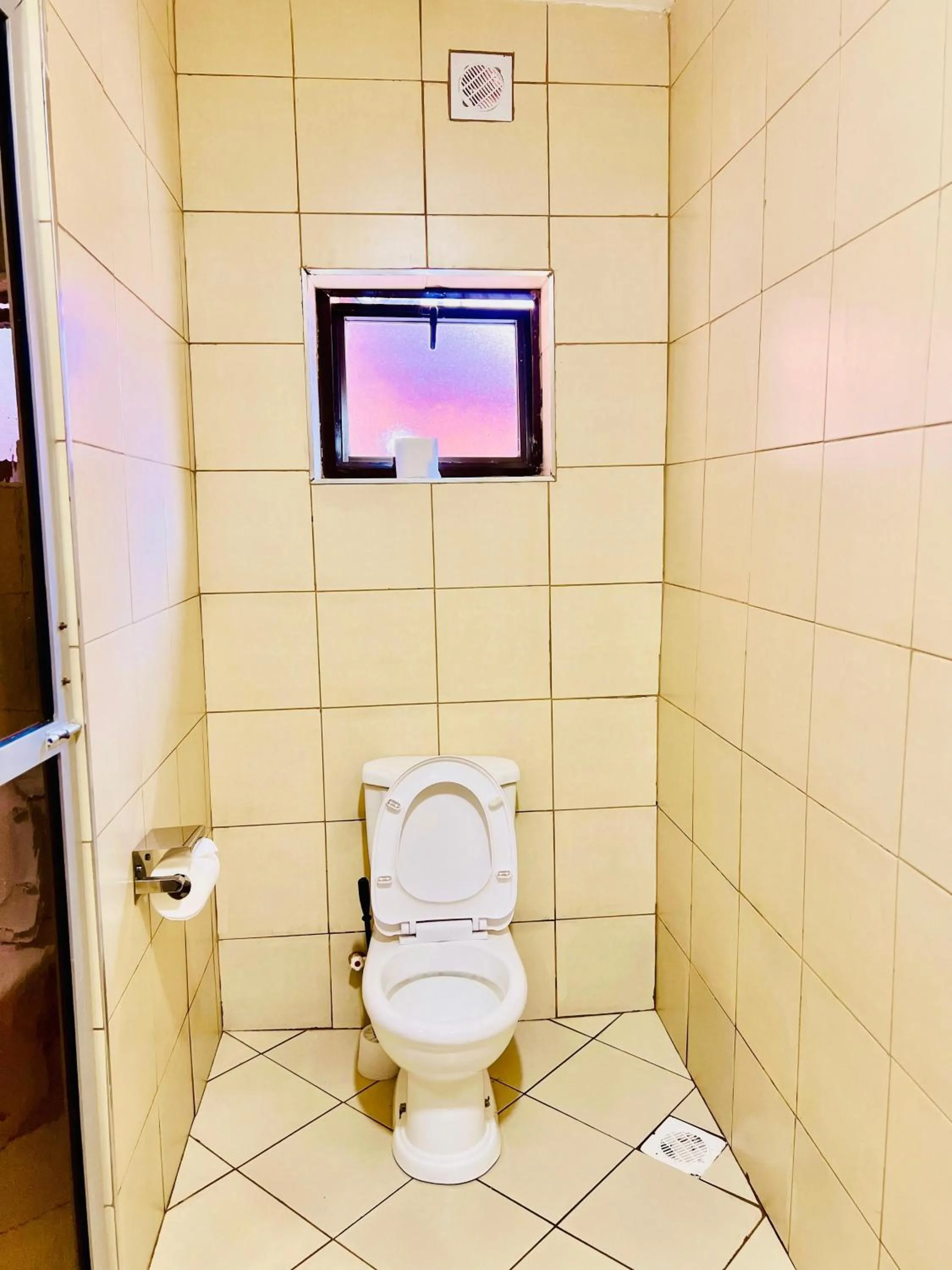 Toilet in Sweet Lake Resort