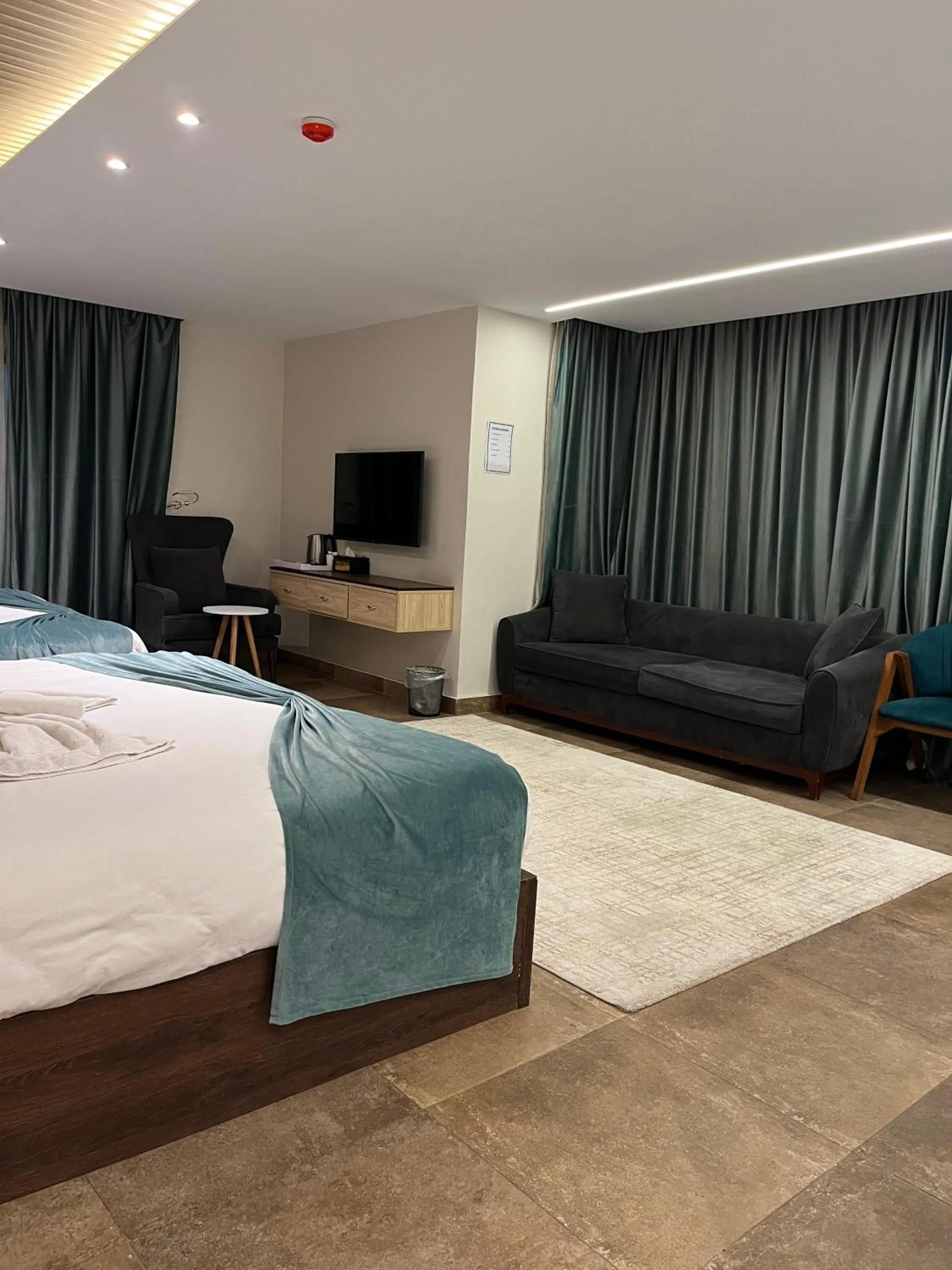 Communal lounge/ TV room, Bed in Blue Pyramids Eyes Hotel