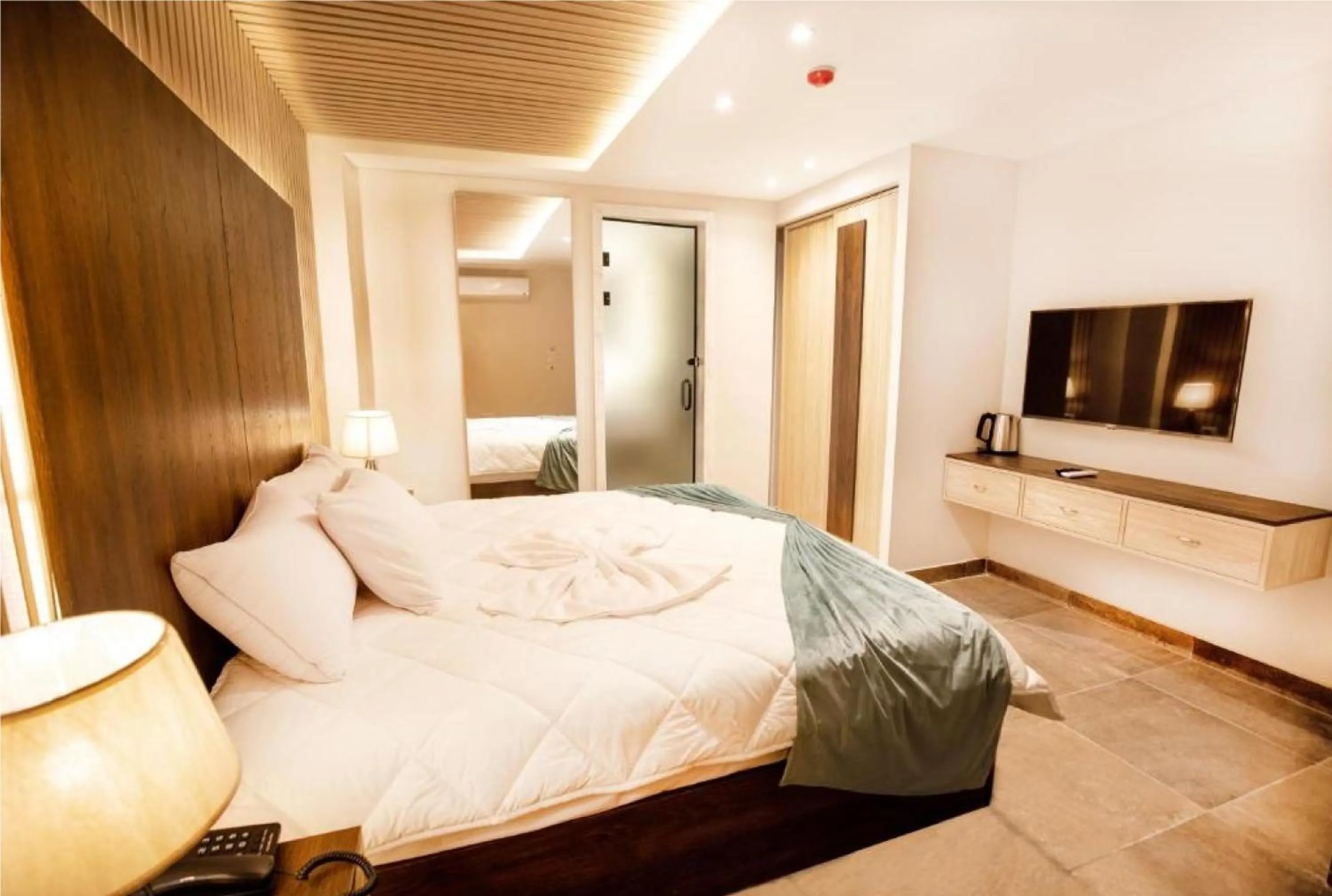 Communal lounge/ TV room, Bed in Blue Pyramids Eyes Hotel