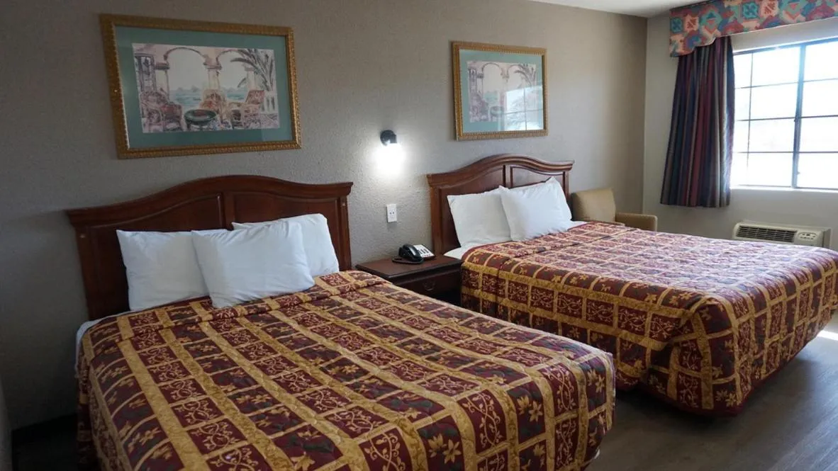 Bed in Travel Inn Tucson