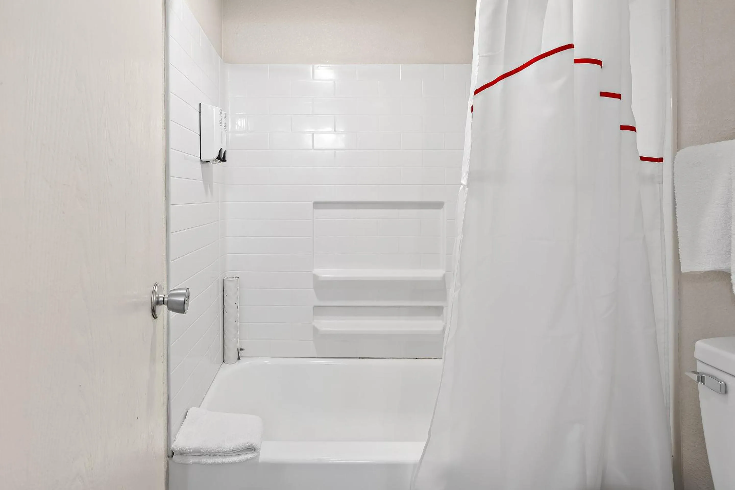 Bathroom in Red Roof Inn Tucson - Vail