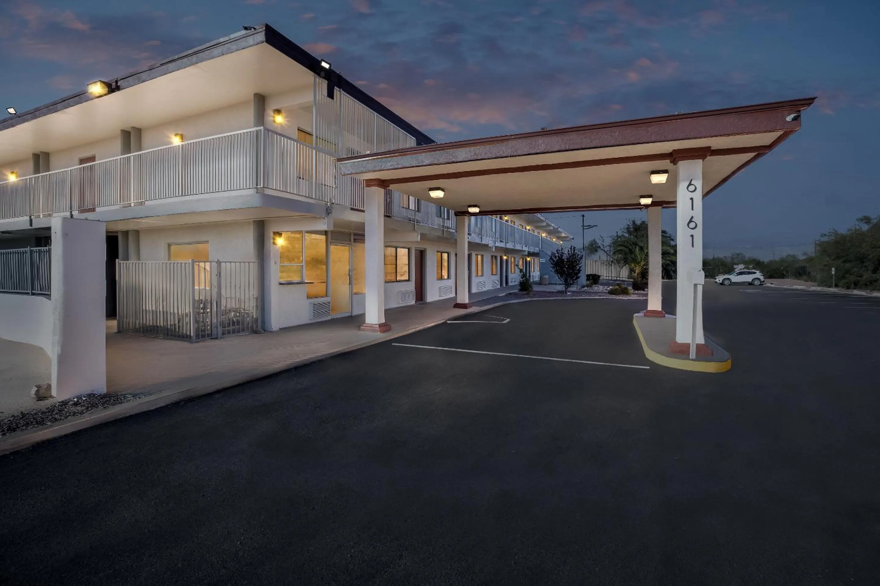 Facade/entrance in Red Roof Inn Tucson - Vail