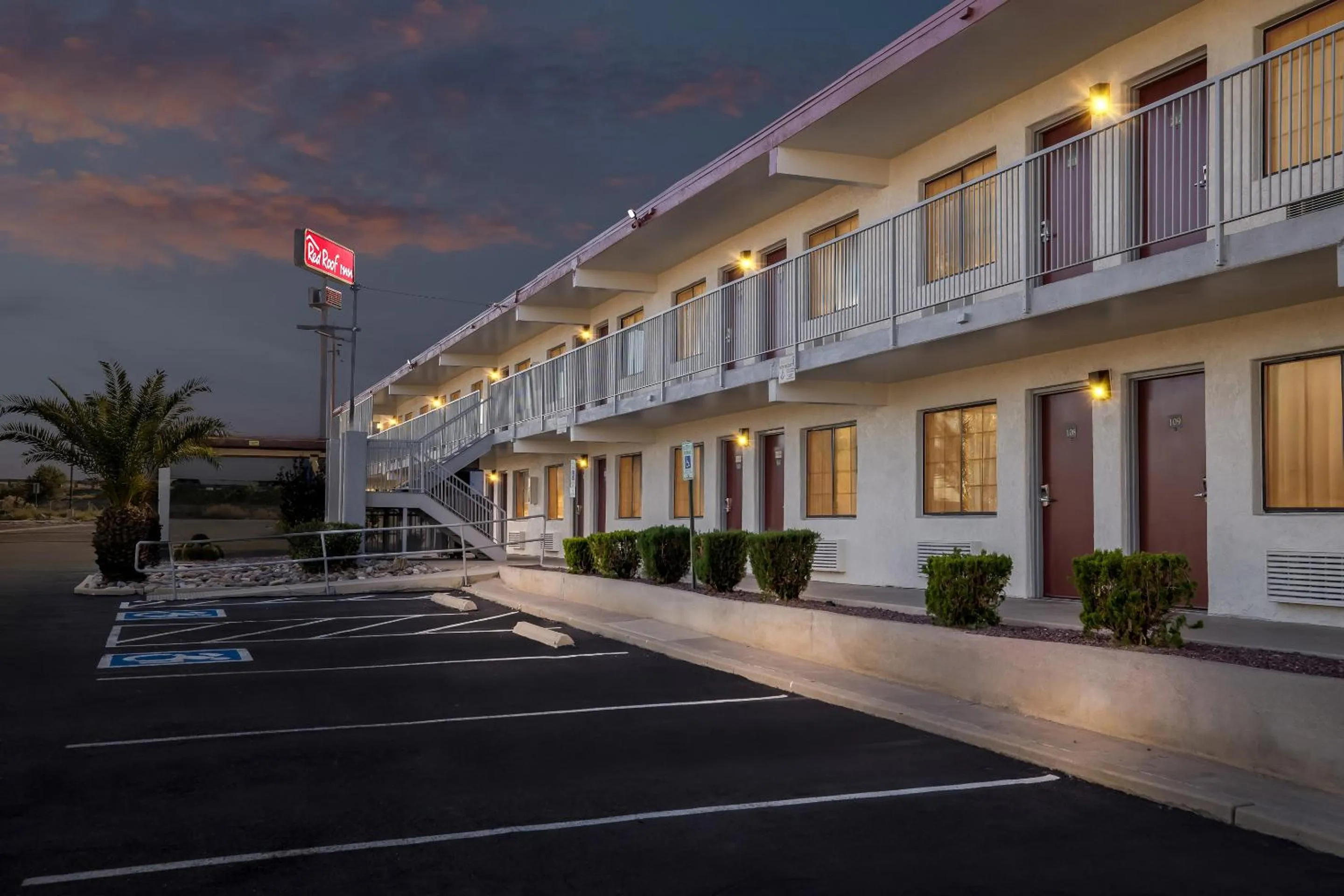 Facade/entrance in Red Roof Inn Tucson - Vail