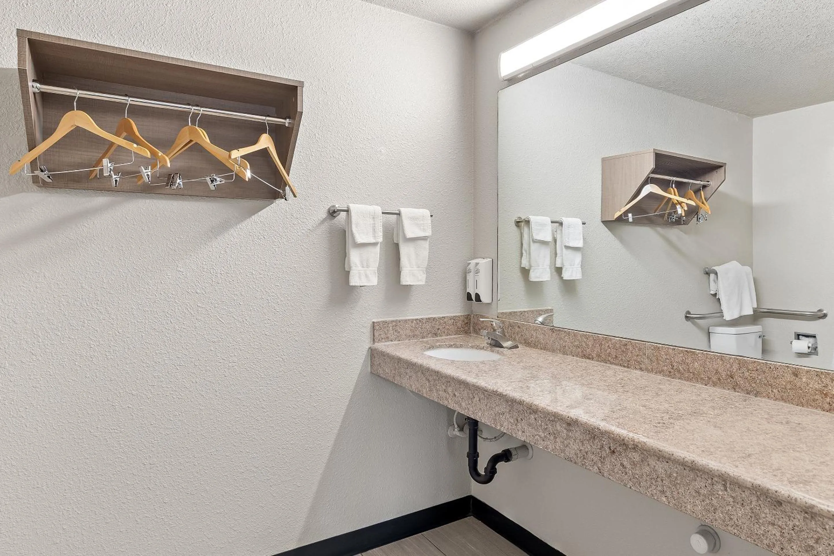 Bathroom in Red Roof Inn Tucson - Vail