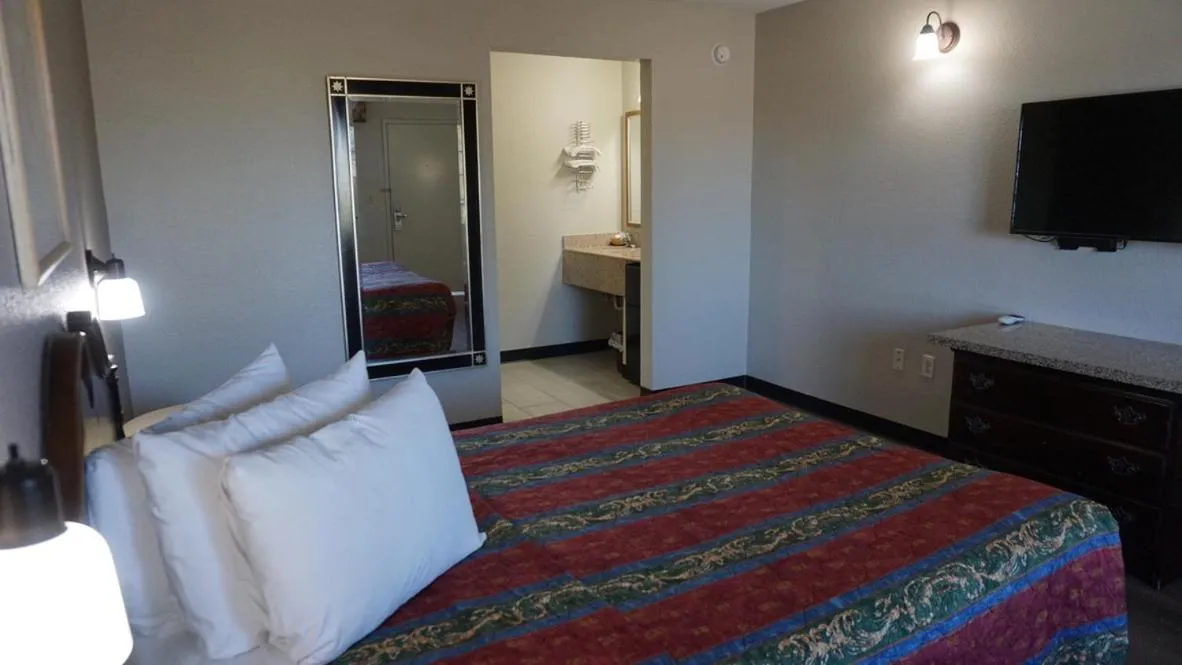 Bed in Travel Inn Tucson