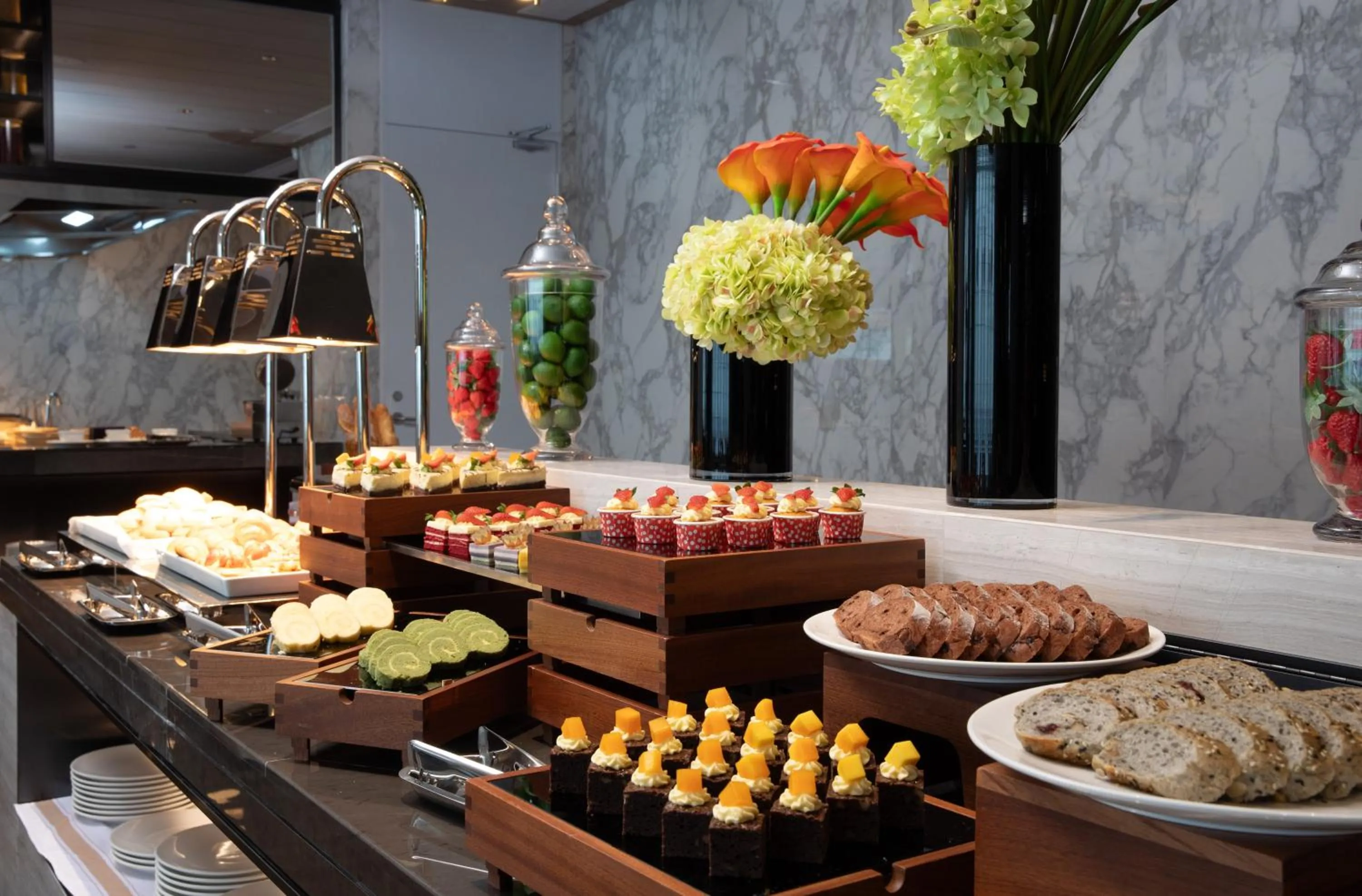 Restaurant/places to eat in 广州新塘站希尔顿欢朋酒店