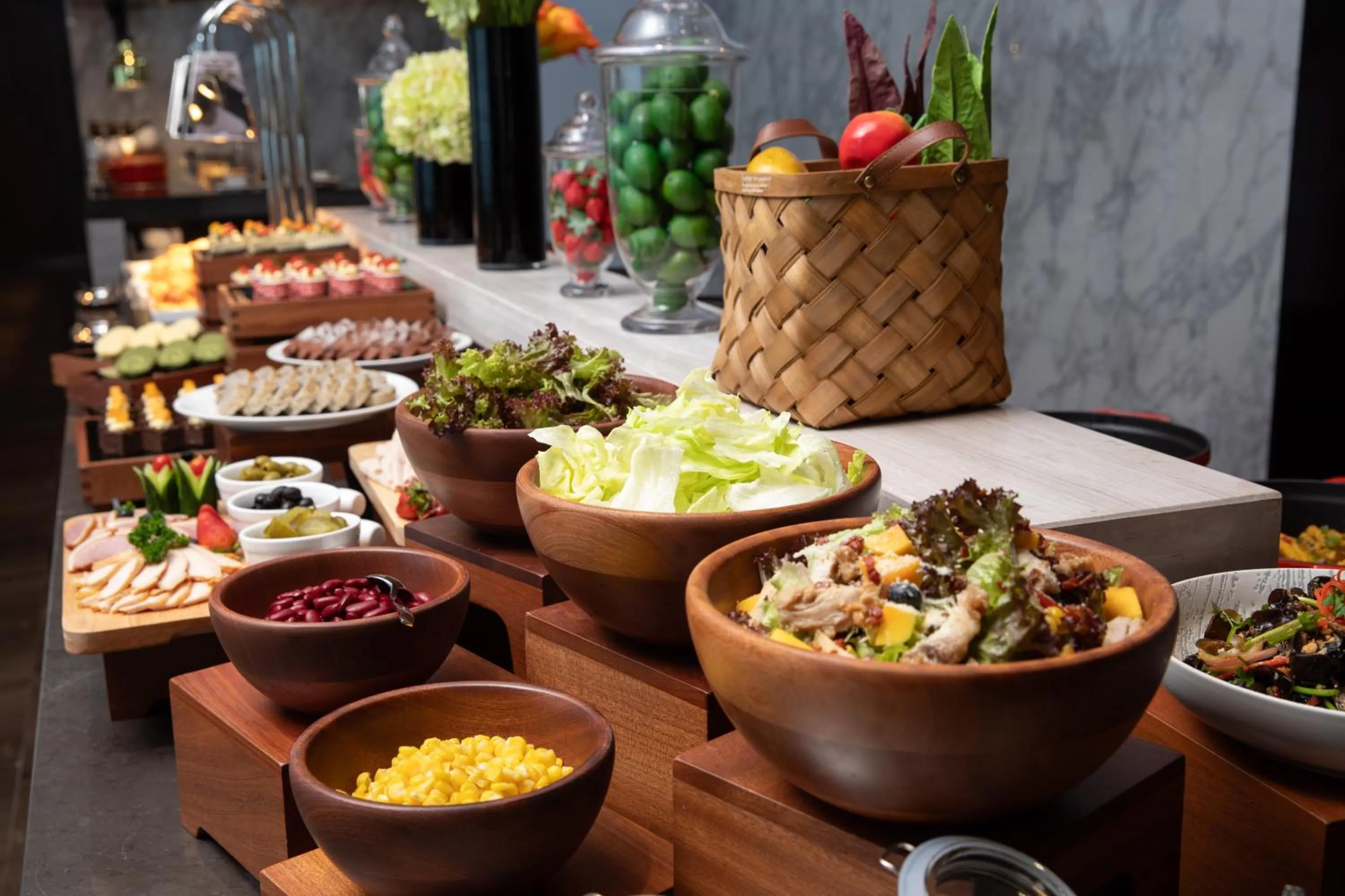 Restaurant/places to eat in 广州新塘站希尔顿欢朋酒店