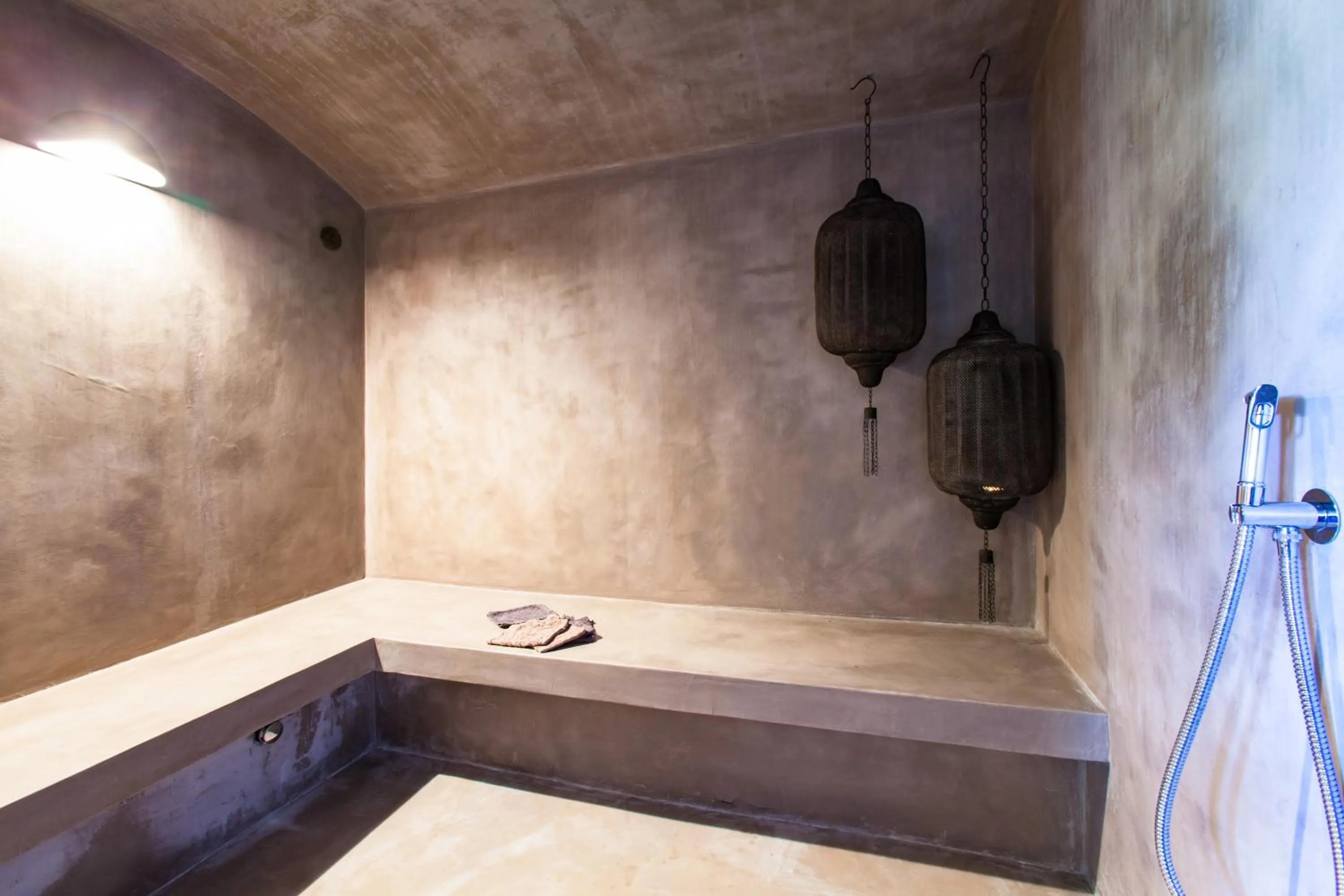 Shower in "Apeiros Chora" Hotel, Zagori