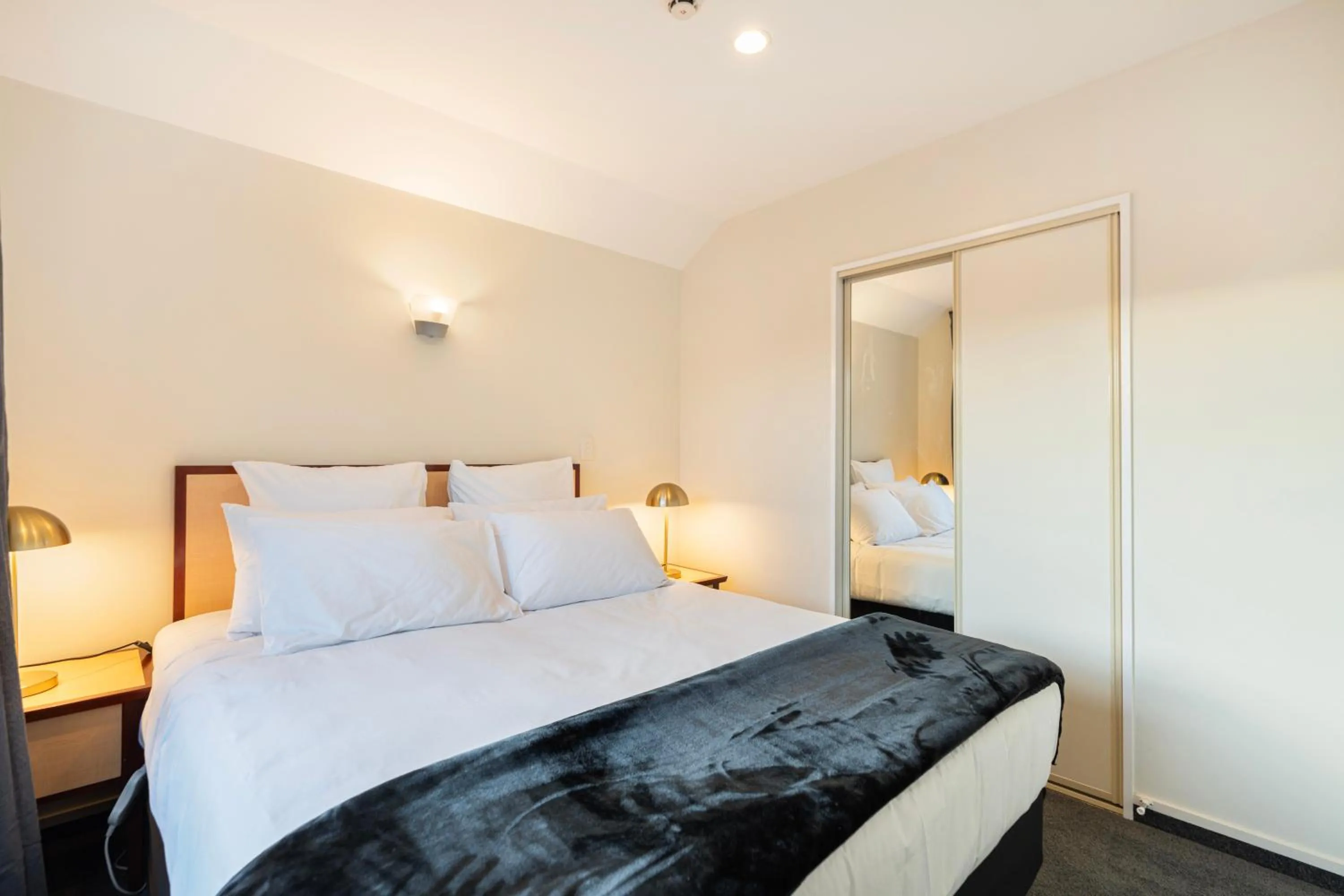 Bedroom, Bed in Daffodil Motel