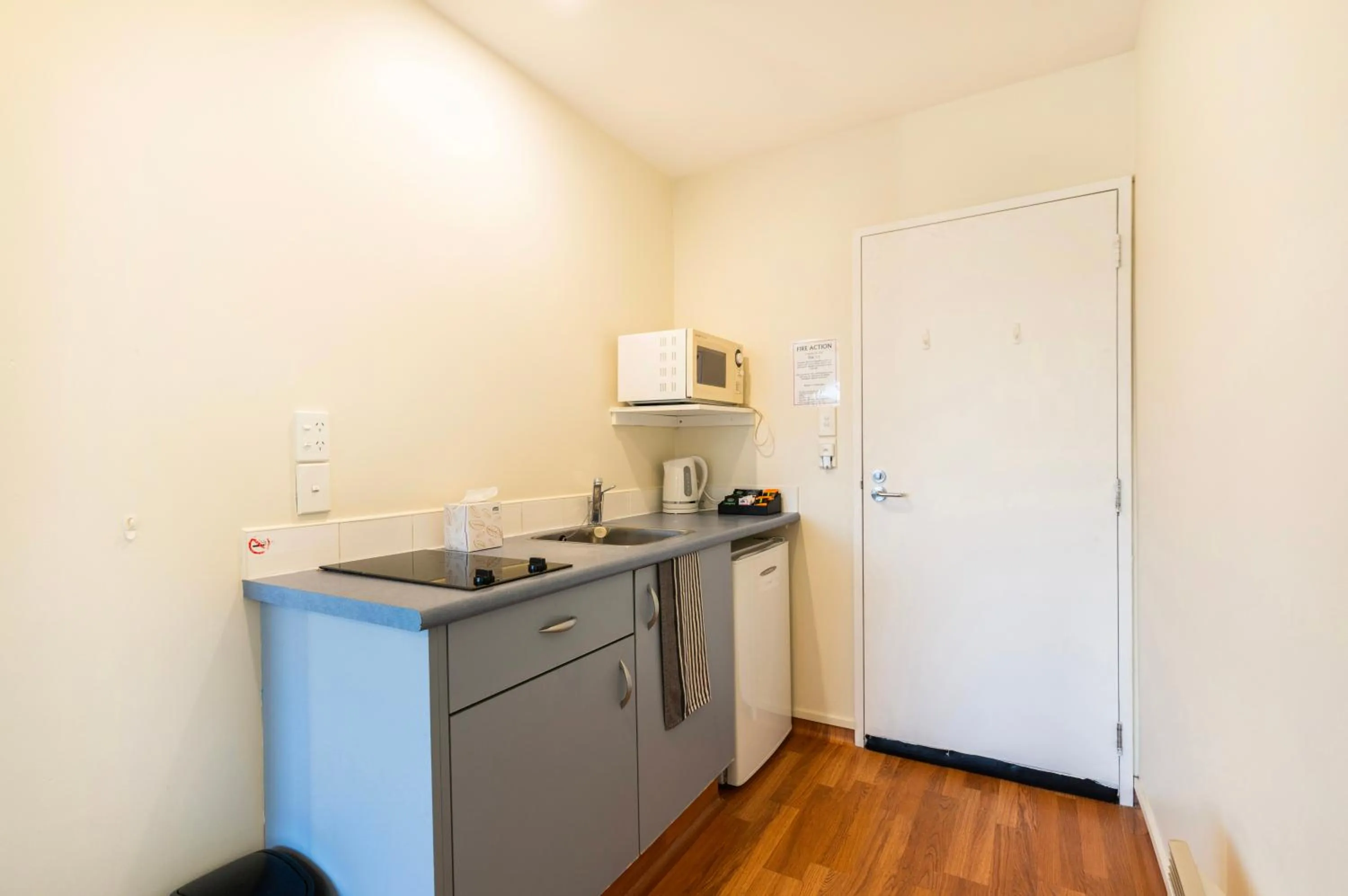 Kitchen or kitchenette in Daffodil Motel