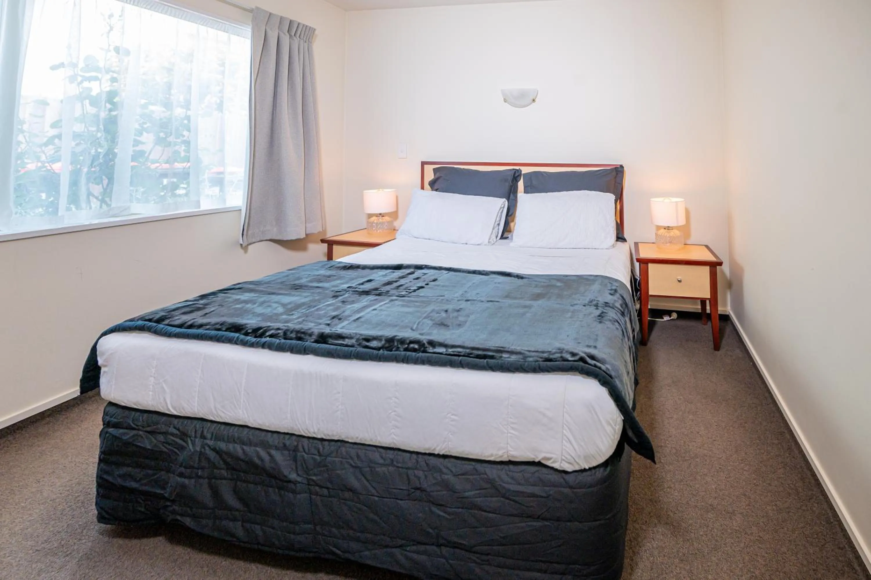 Bedroom, Bed in Daffodil Motel