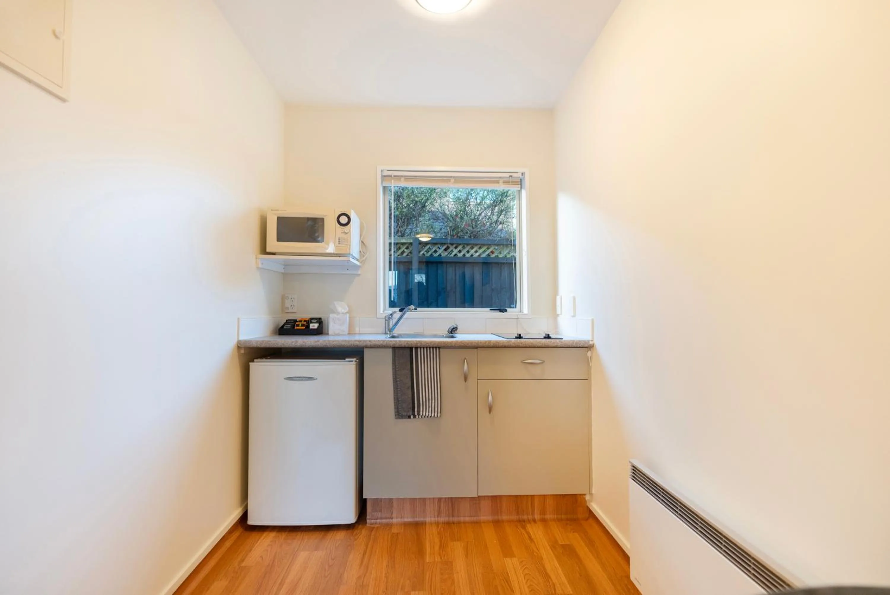 Kitchen or kitchenette in Daffodil Motel