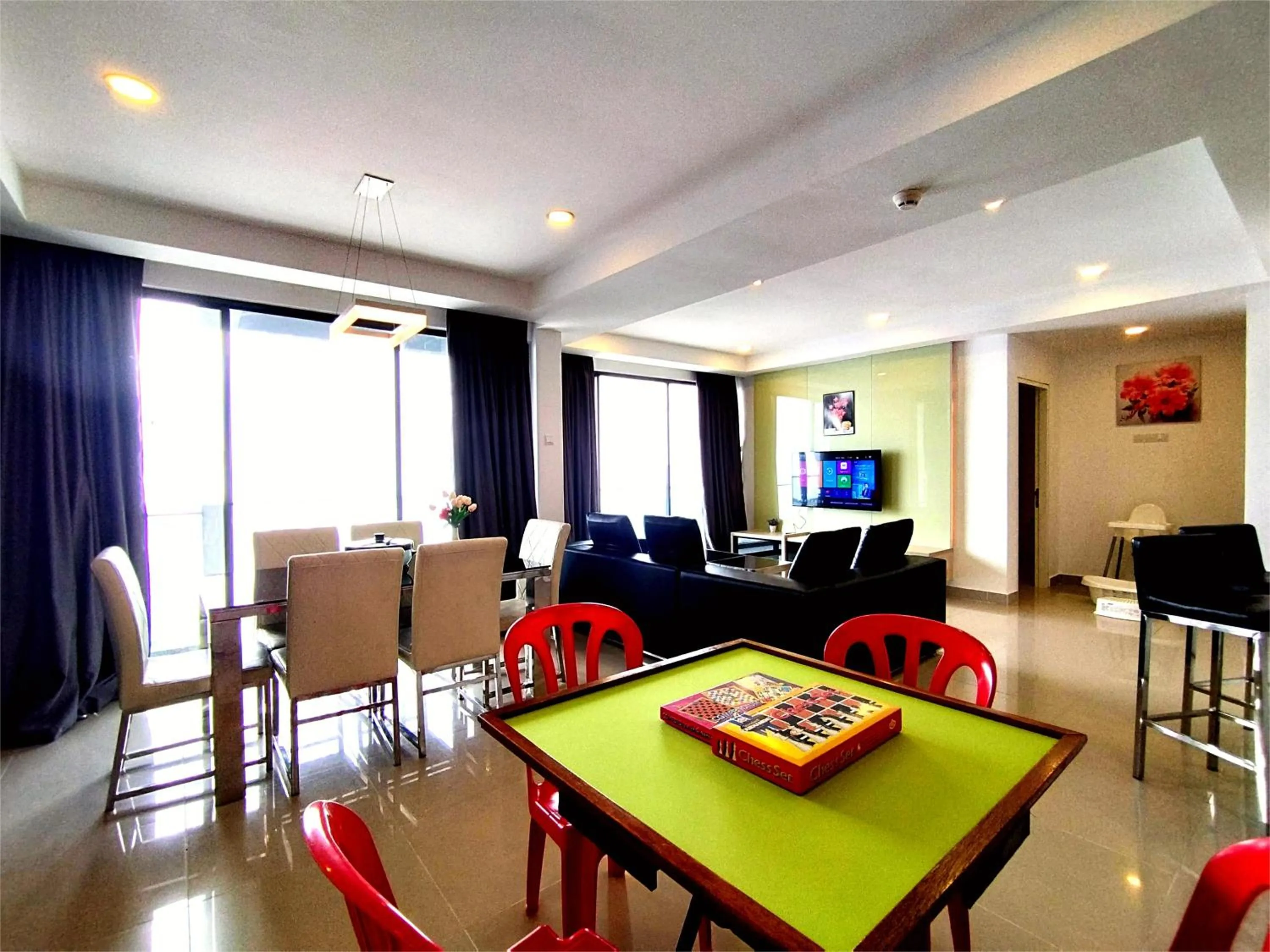 Living room in GENTING FoggyCold StayCation AT Ion Delemen By HAPYHOME