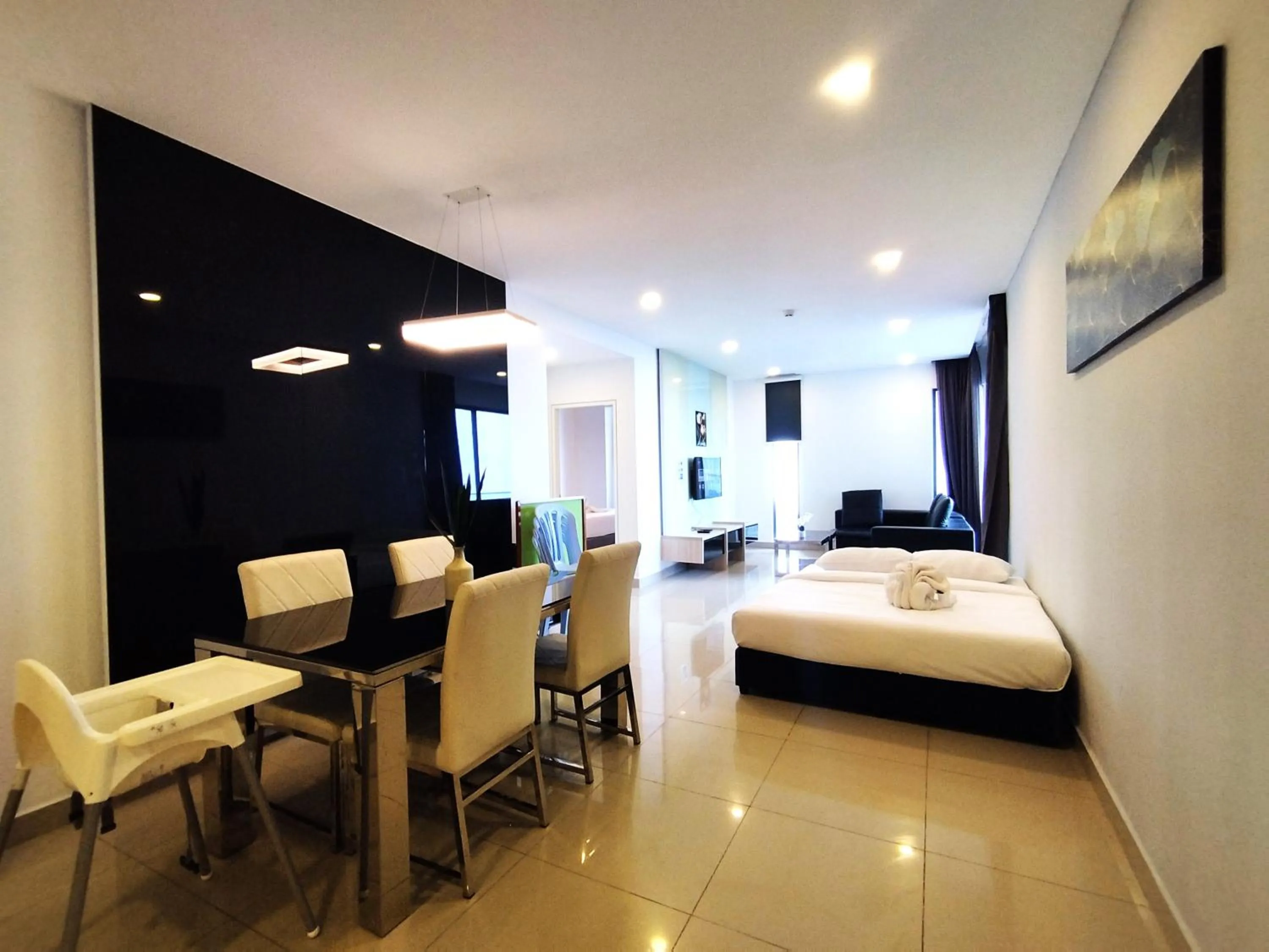 Living room, Bed in GENTING FoggyCold StayCation AT Ion Delemen By HAPYHOME