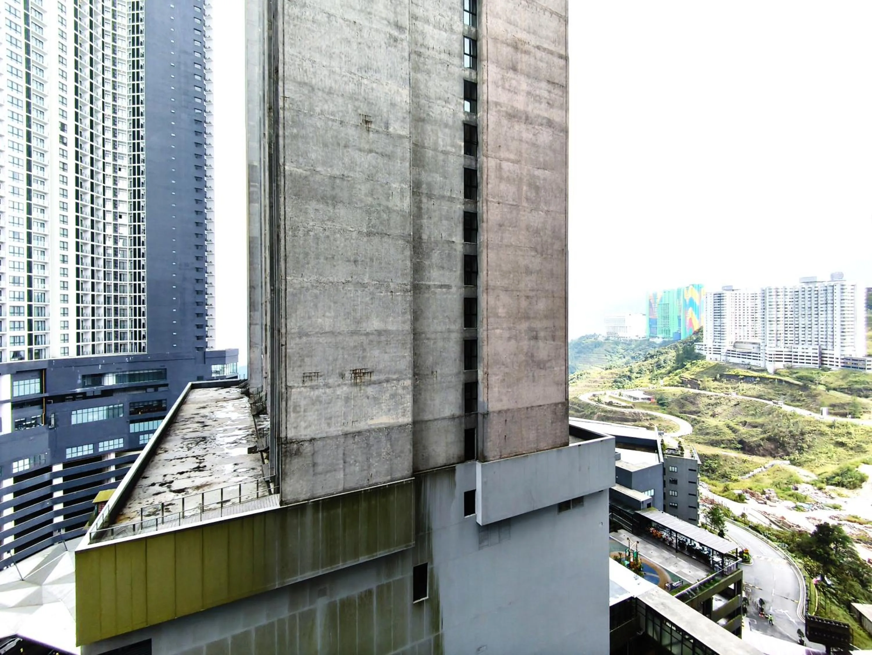 Balcony/Terrace in GENTING FoggyCold StayCation AT Ion Delemen By HAPYHOME
