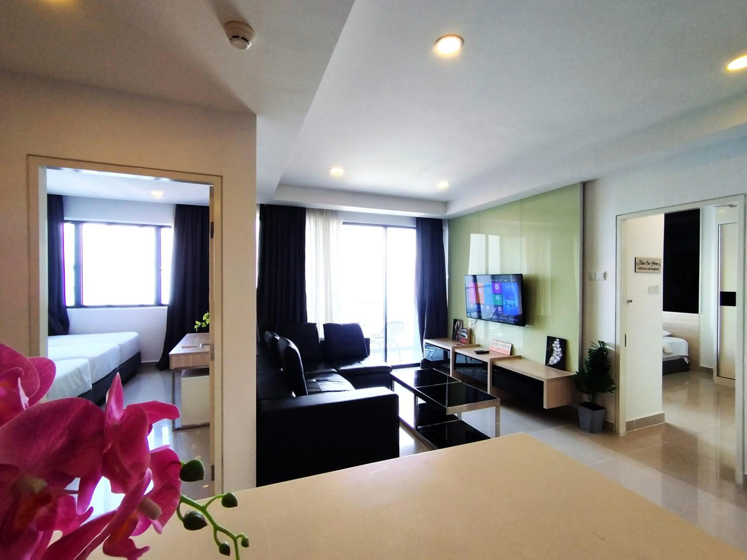 Living room in GENTING FoggyCold StayCation AT Ion Delemen By HAPYHOME