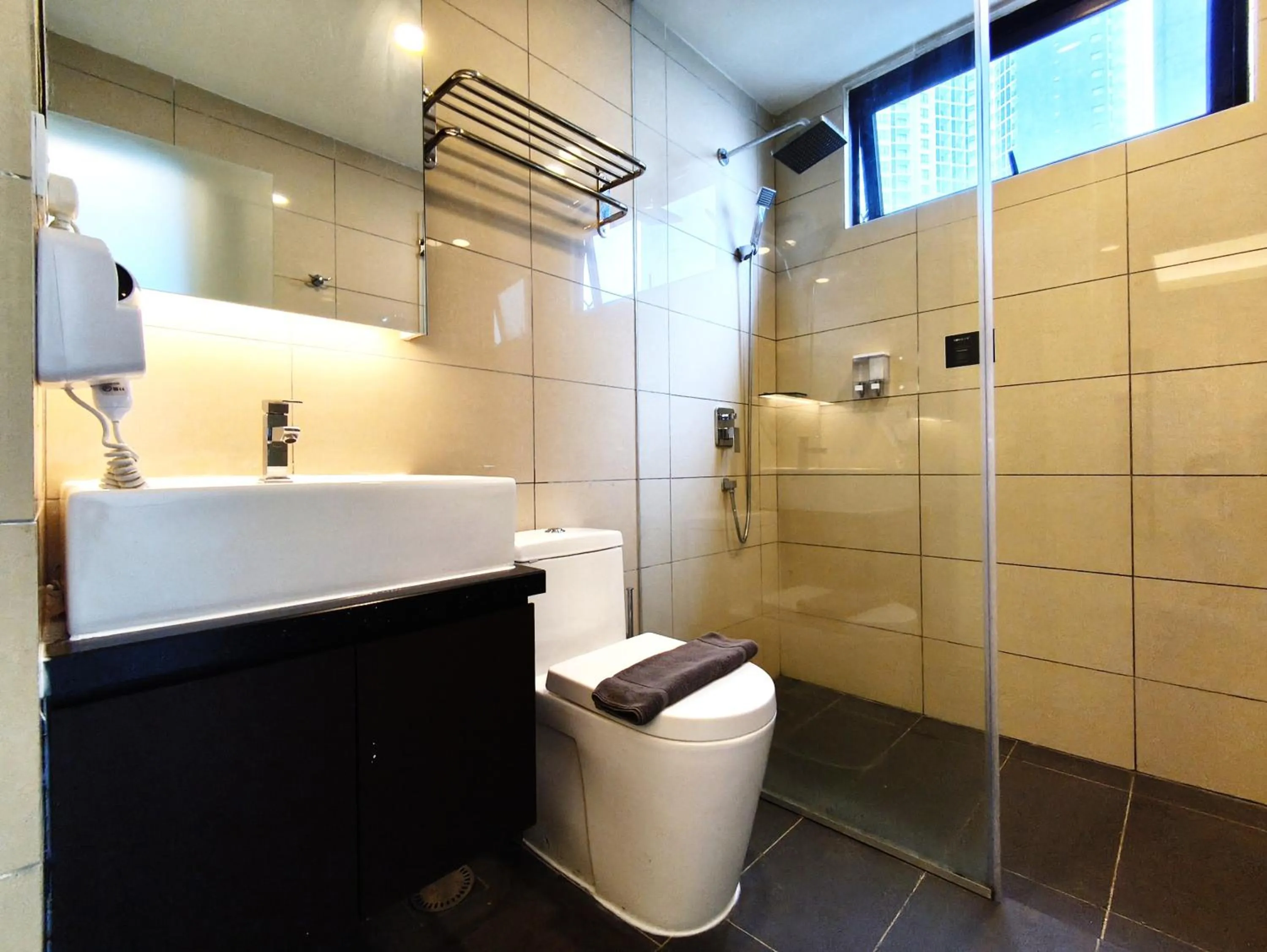 Bathroom in GENTING FoggyCold StayCation AT Ion Delemen By HAPYHOME