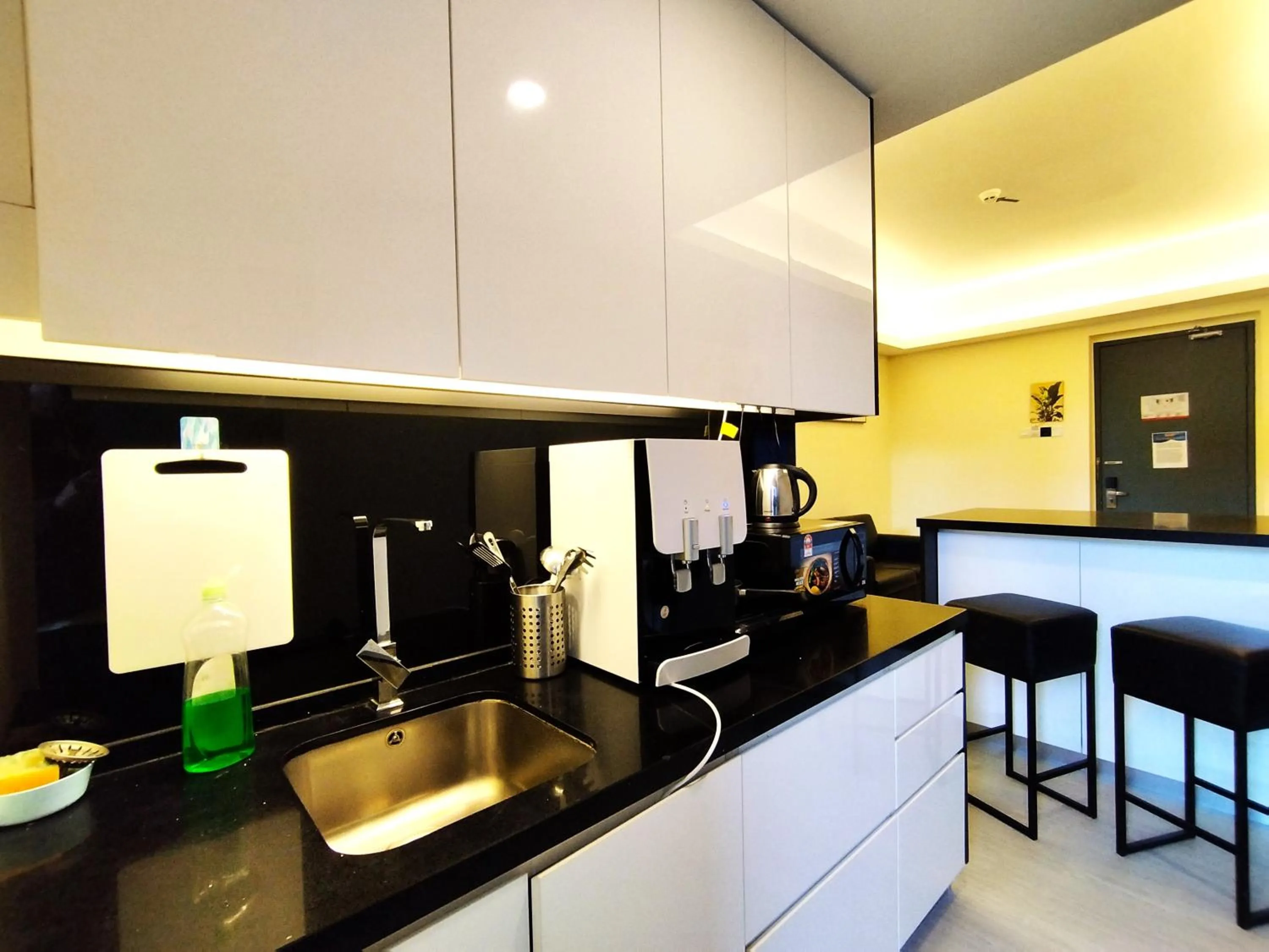 Kitchen or kitchenette in GENTING FoggyCold StayCation AT Ion Delemen By HAPYHOME