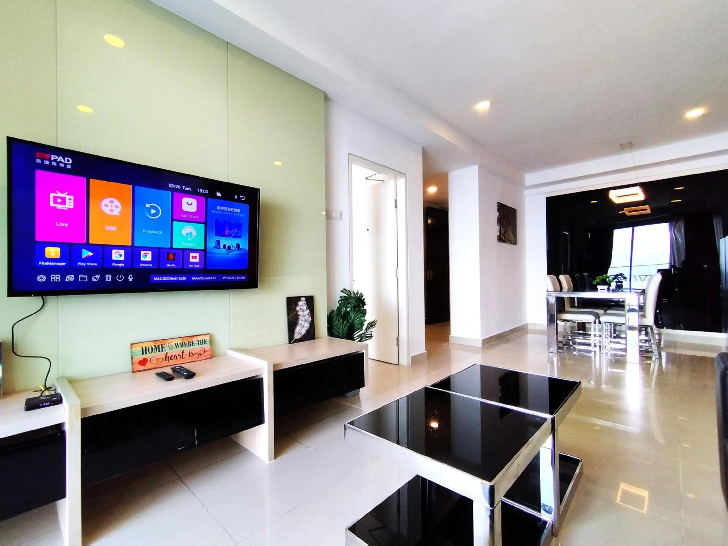 Living room in GENTING FoggyCold StayCation AT Ion Delemen By HAPYHOME