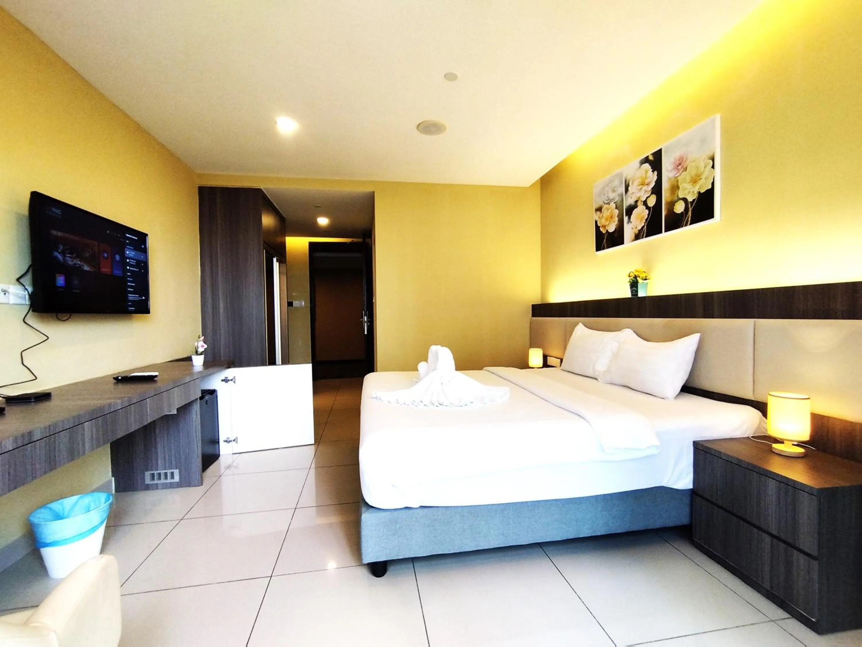 Bedroom, Bed in GENTING FoggyCold StayCation AT Ion Delemen By HAPYHOME