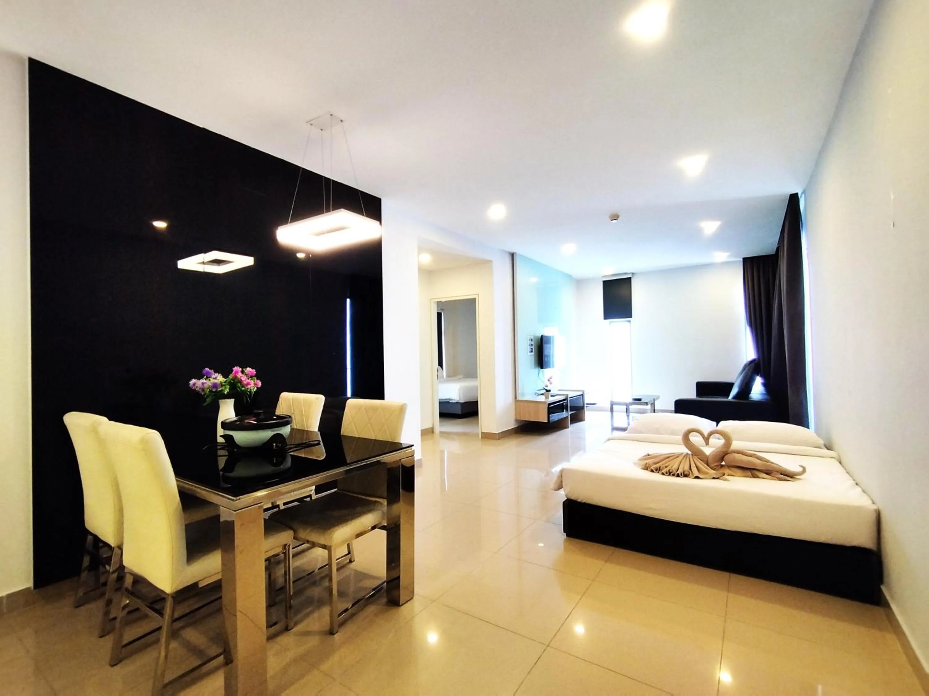 Living room, Bed in GENTING FoggyCold StayCation AT Ion Delemen By HAPYHOME