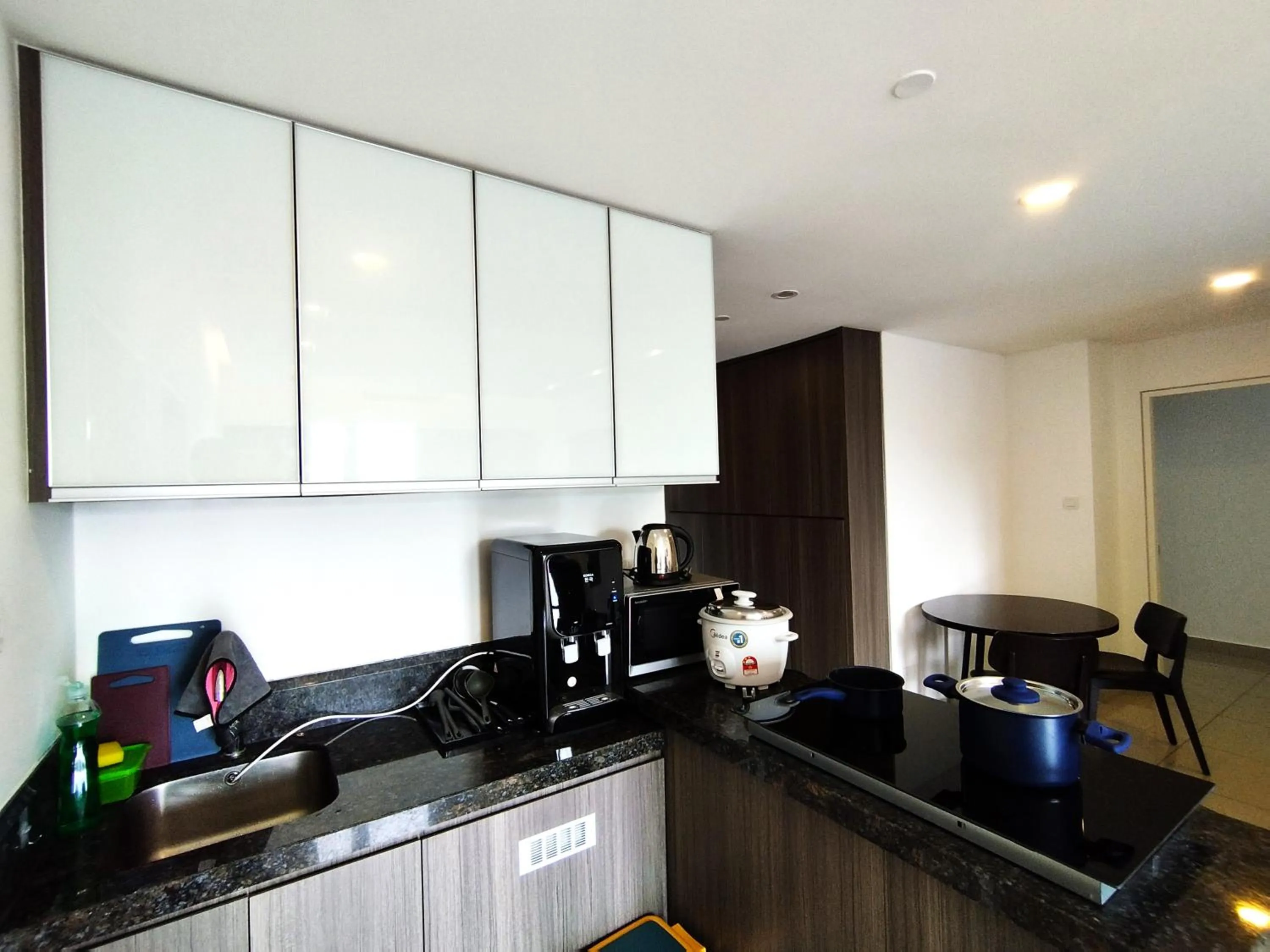 Kitchen or kitchenette in GENTING FoggyCold StayCation AT Ion Delemen By HAPYHOME