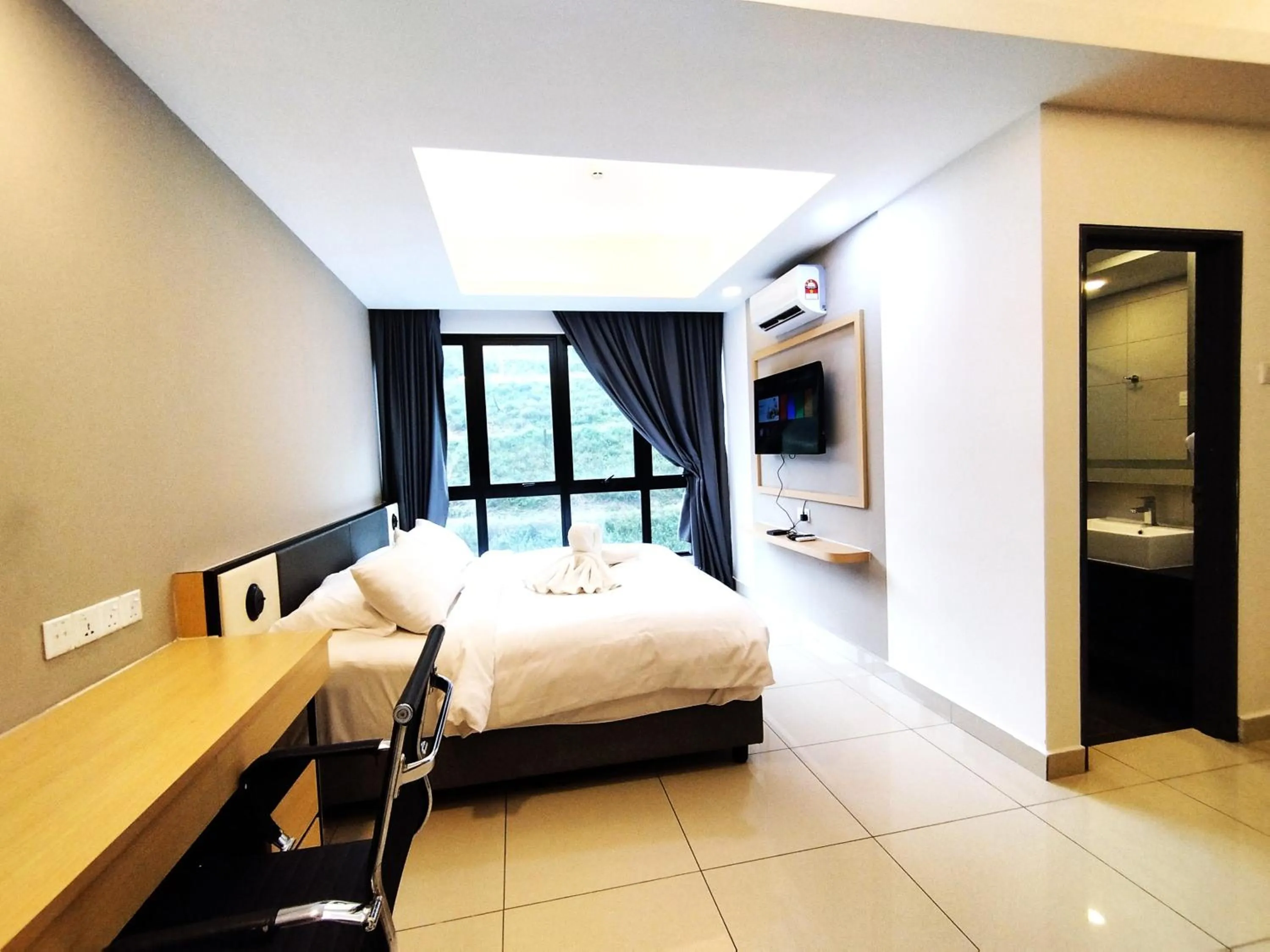 Bedroom, Bed in GENTING FoggyCold StayCation AT Ion Delemen By HAPYHOME