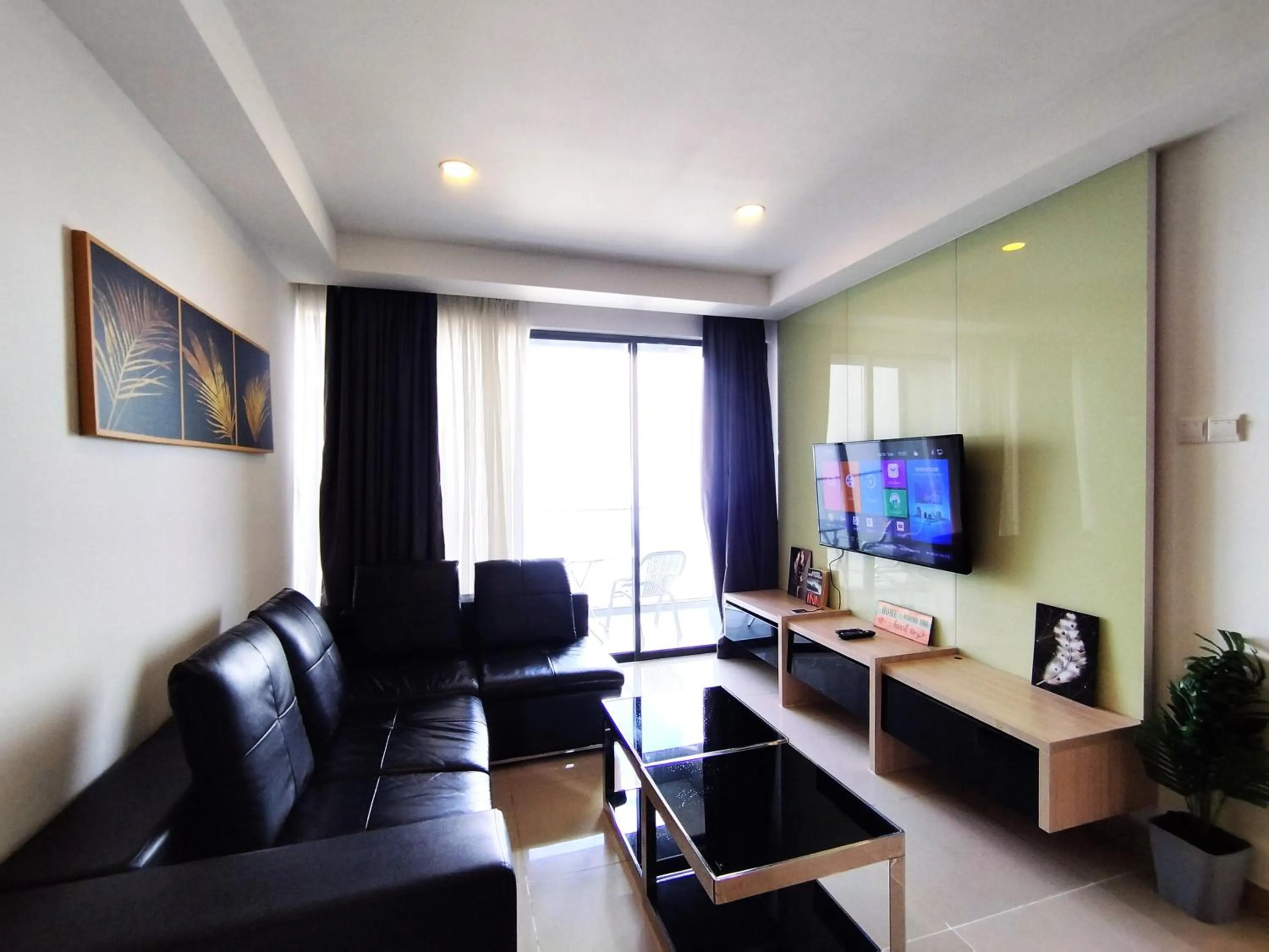 Living room in GENTING FoggyCold StayCation AT Ion Delemen By HAPYHOME