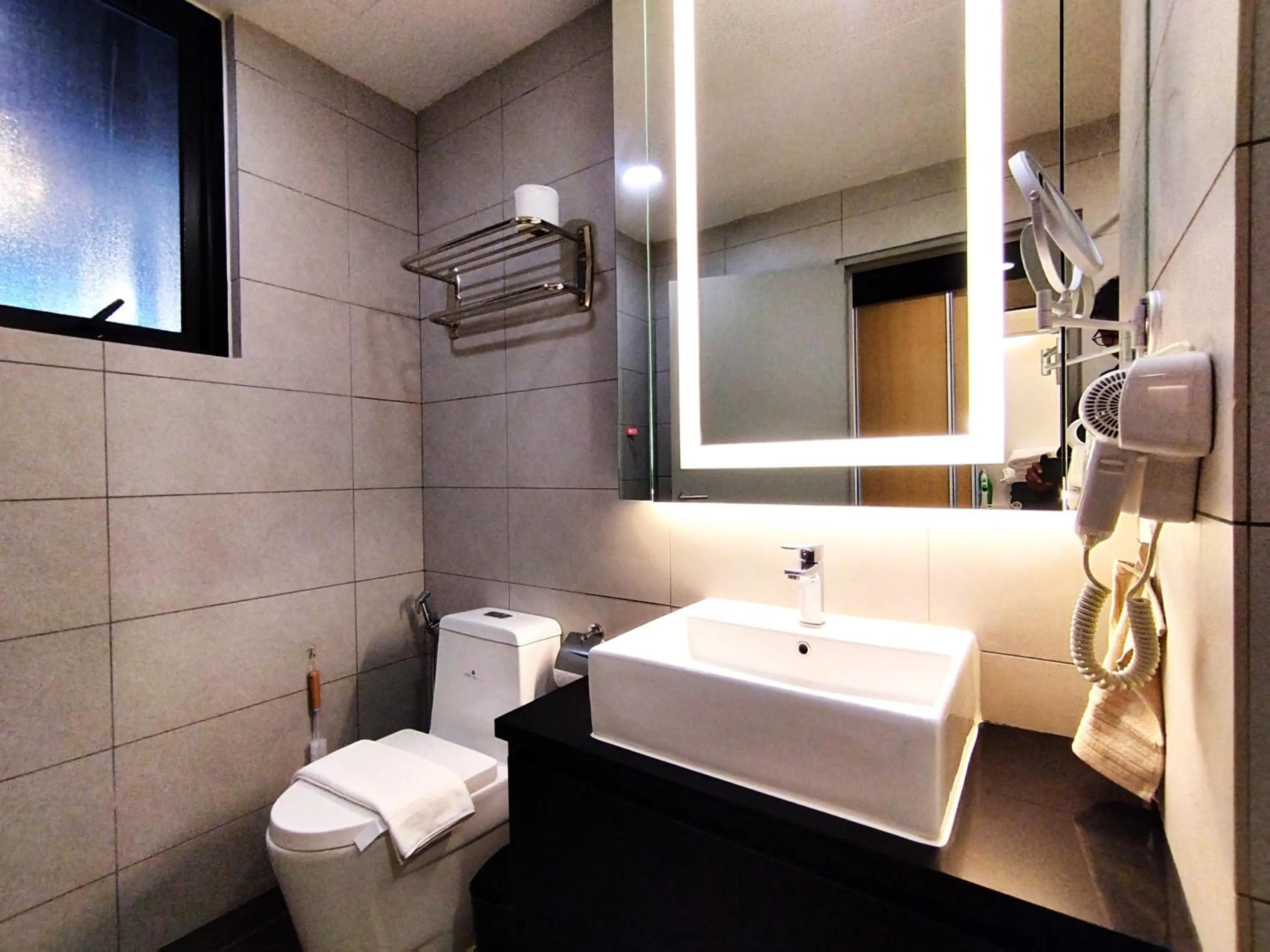 Bathroom in GENTING FoggyCold StayCation AT Ion Delemen By HAPYHOME