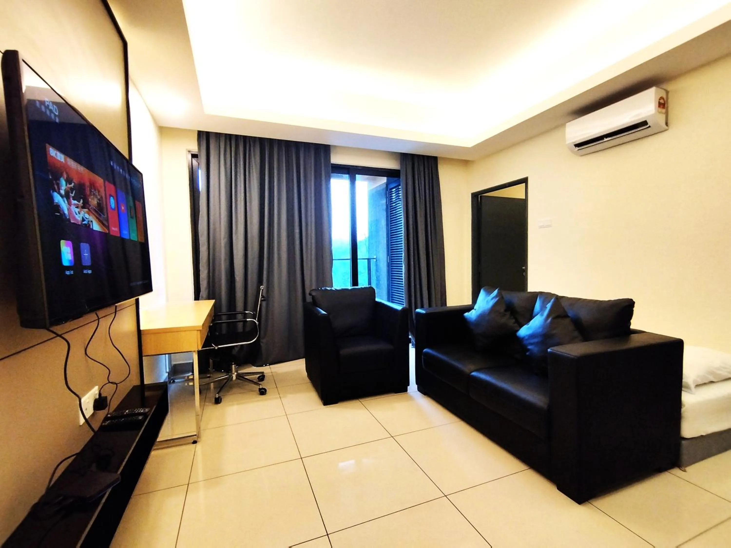 Living room in GENTING FoggyCold StayCation AT Ion Delemen By HAPYHOME