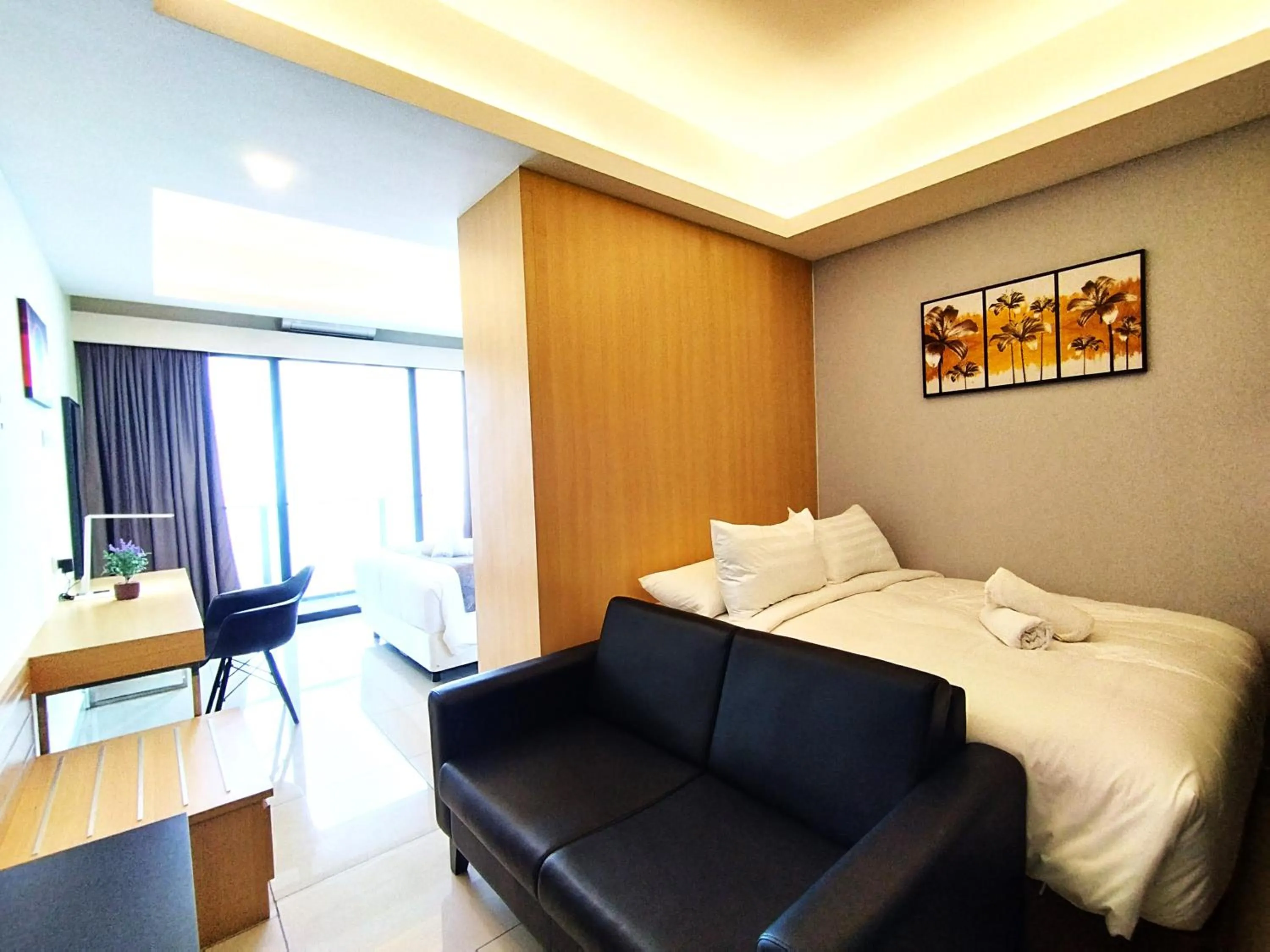 Living room, Bed in GENTING FoggyCold StayCation AT Ion Delemen By HAPYHOME