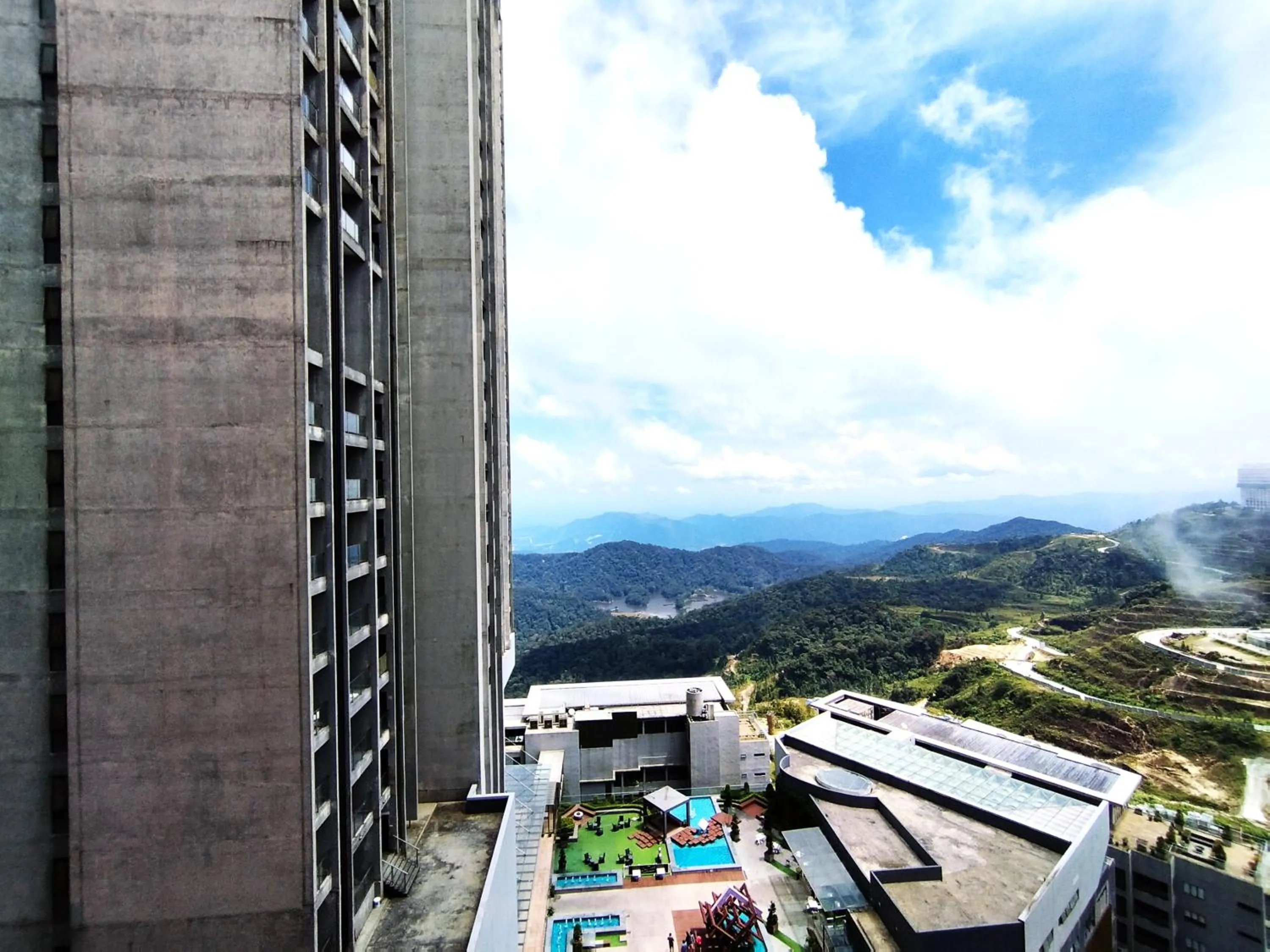 Balcony/Terrace in GENTING FoggyCold StayCation AT Ion Delemen By HAPYHOME
