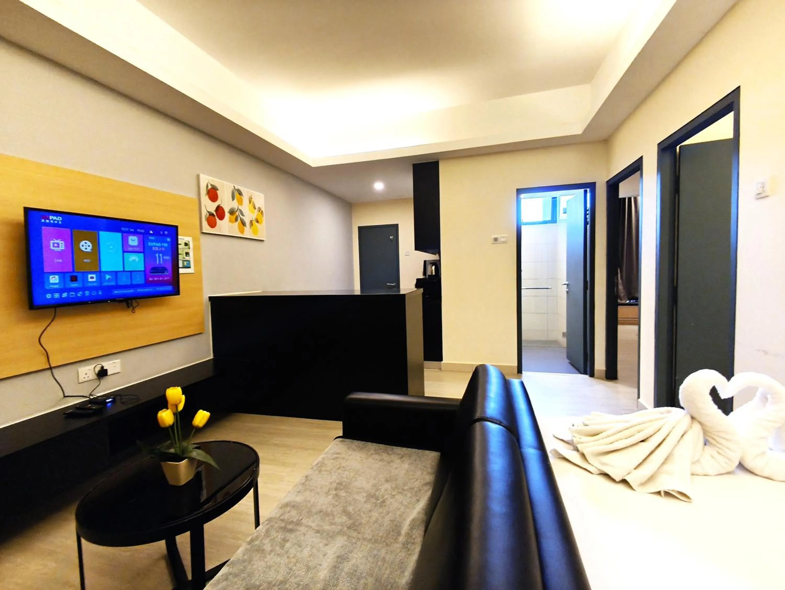 Living room, Bed in GENTING FoggyCold StayCation AT Ion Delemen By HAPYHOME