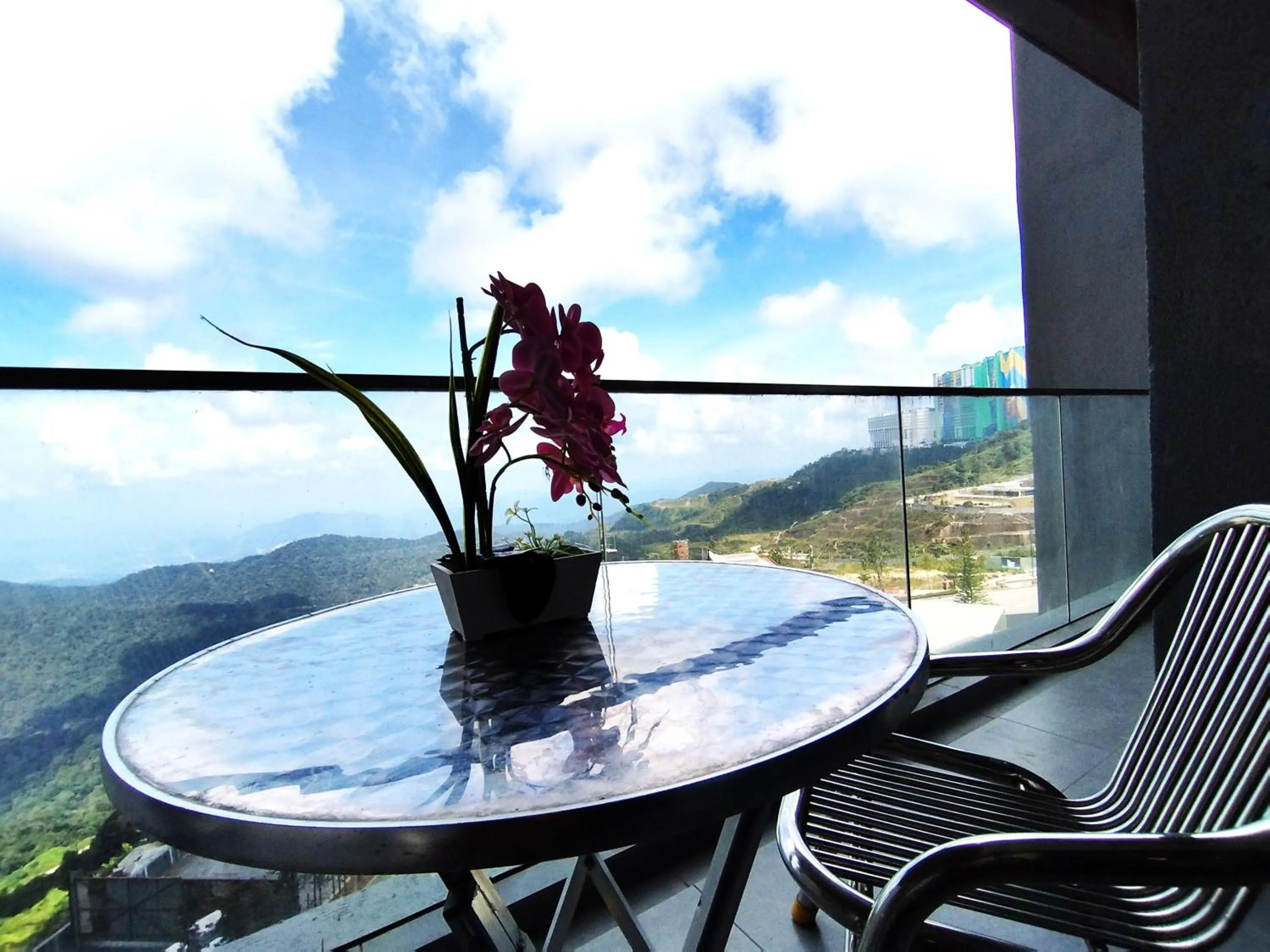 Balcony/Terrace in GENTING FoggyCold StayCation AT Ion Delemen By HAPYHOME